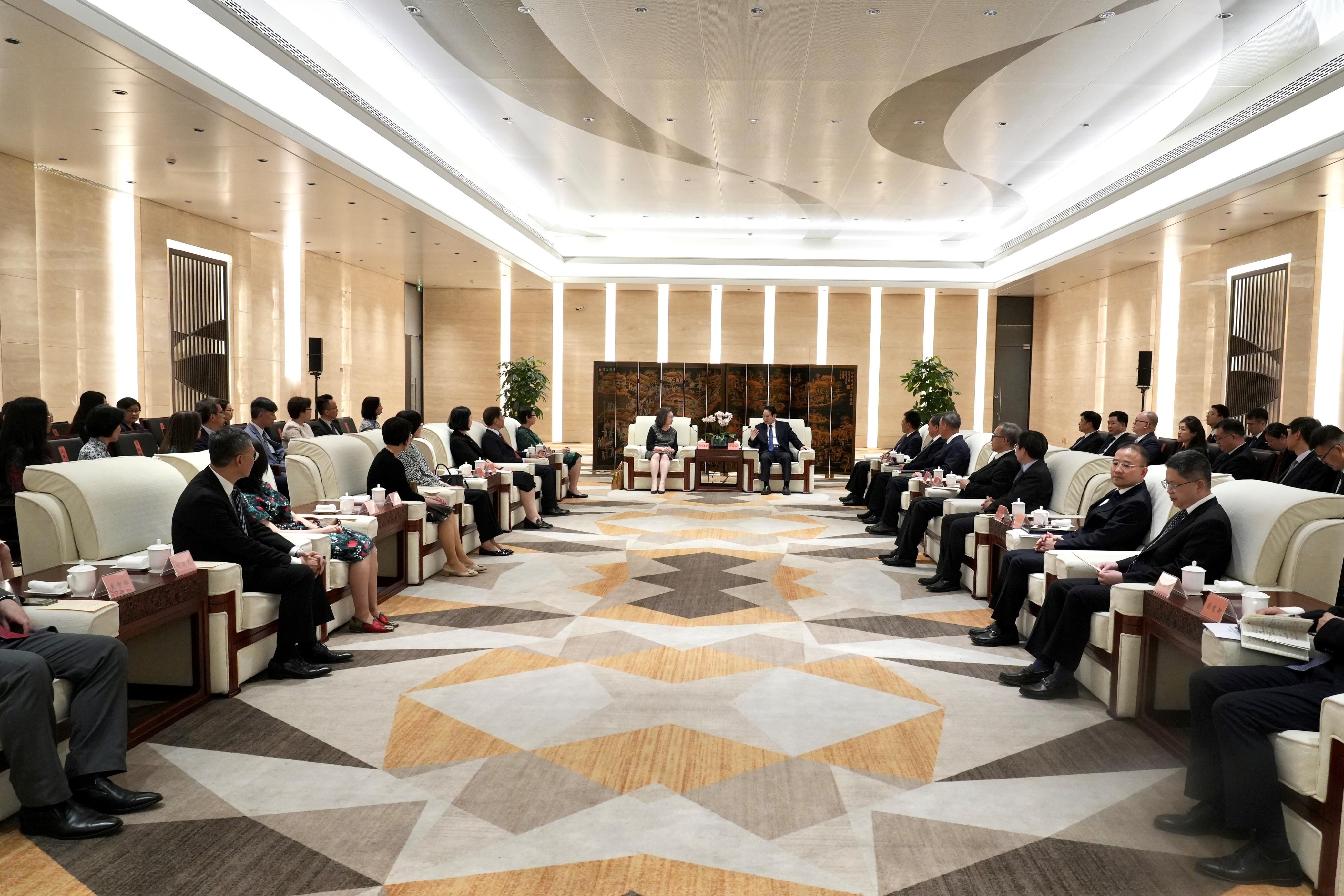 The delegation of Permanent Secretaries and Heads of Departments of the Hong Kong Special Administrative Region Government on a study and duty visit led by the Secretary for the Civil Service, Mrs Ingrid Yeung, today (June 29) called on the Secretary of the CPC Zhejiang Provincial Committee, Mr Yi Lianhong.