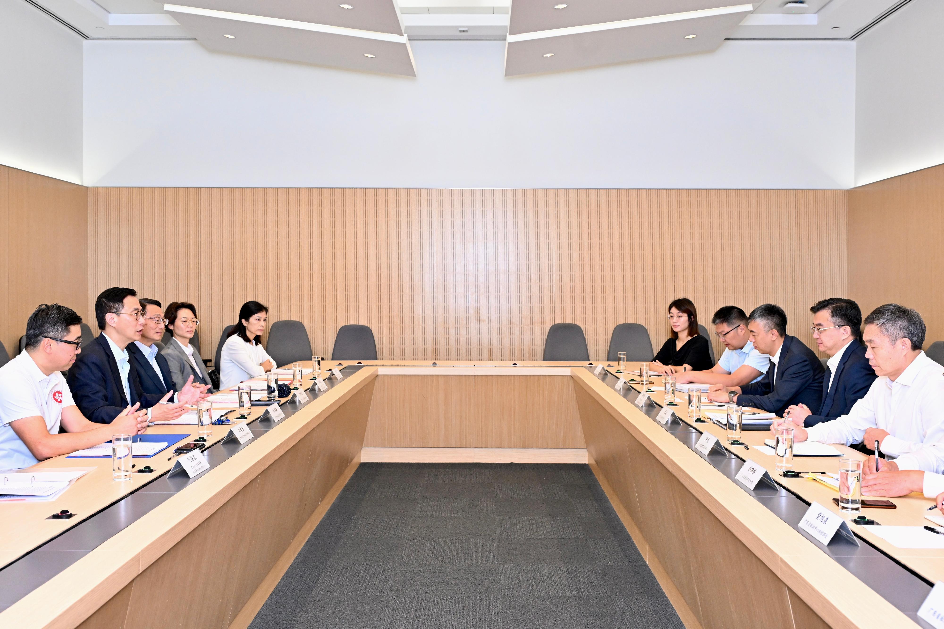 The Secretary for Culture, Sports and Tourism, Mr Kevin Yeung (second left), today (June 30) met with the Head of the Sports Bureau of Guangdong Province, Mr Cui Jian (second right). Photo shows officials exchanging views on the preparatory work of the 15th National Games to be co-hosted by the Guangdong, Hong Kong and Macao authorities as well as the collaboration between Hong Kong and Guangdong on the sports front.