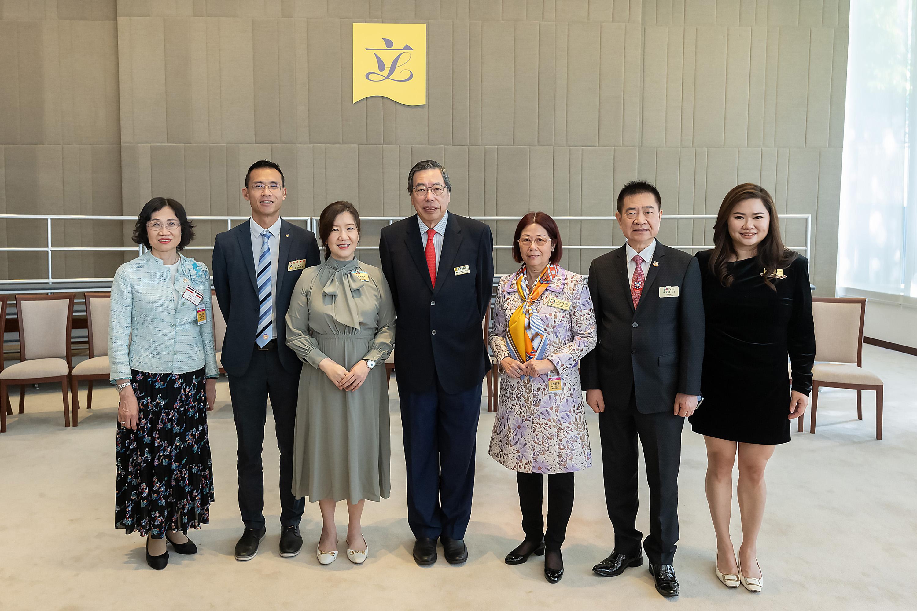 An annual tea reception for Legislative Council (LegCo) Members and members of the boards of directors of six charitable organisations was held today (June 30) in the Dining Hall of the LegCo Complex. Photo shows (from left) the Chairman of Yan Chai Hospital, Mrs Mary Suen; the Chairman of Lok Sin Tong Benevolent Society, Kowloon, Mr Lee Shing-kan; Vice-Chairman of Tung Wah Group of Hospitals Ms Mandy Tang; the President of LegCo, Mr Andrew Leung; the Chairman of Po Leung Kuk, Mrs Winnie Chan; the Chairman of Pok Oi Hospital, Dr Chan Shou-ming; and the Chairperson of Yan Oi Tong, Miss Karen Tai, posing for a group photo at the tea reception.