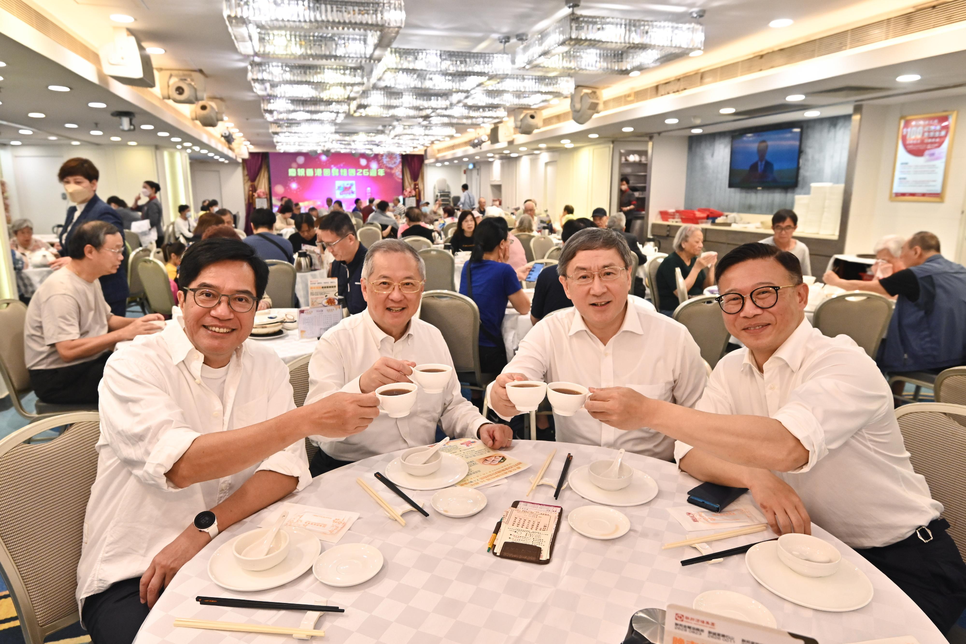 The Deputy Chief Secretary for Administration, Mr Cheuk Wing-hing (second right); the Deputy Financial Secretary, Mr Michael Wong (first left); and the Deputy Secretary for Justice, Mr Cheung Kwok-kwan (first right), enjoy July 1 dining discounts at a North Point restaurant  today (July 1) together with the Legislative Council Member (Catering), Mr Tommy Cheung (second left), to celebrate Hong Kong's return to the motherland.