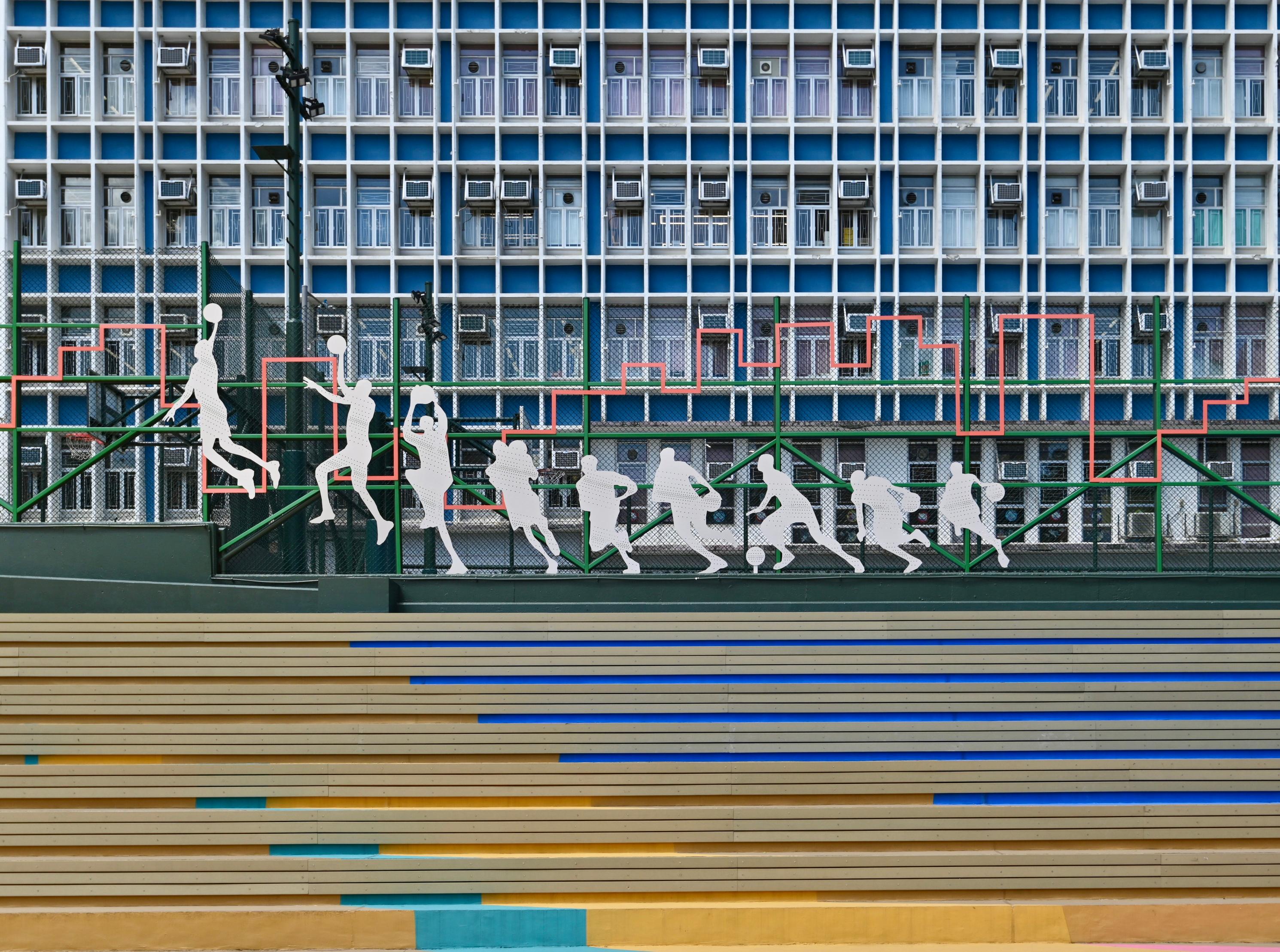 Improvement works for the ball courts at Blake Gardens in Central and Western District have been completed and the facilities have been reopened for public use. Photo shows one of the iconic elements of the venue - the skyline of Sheung Wan in red.