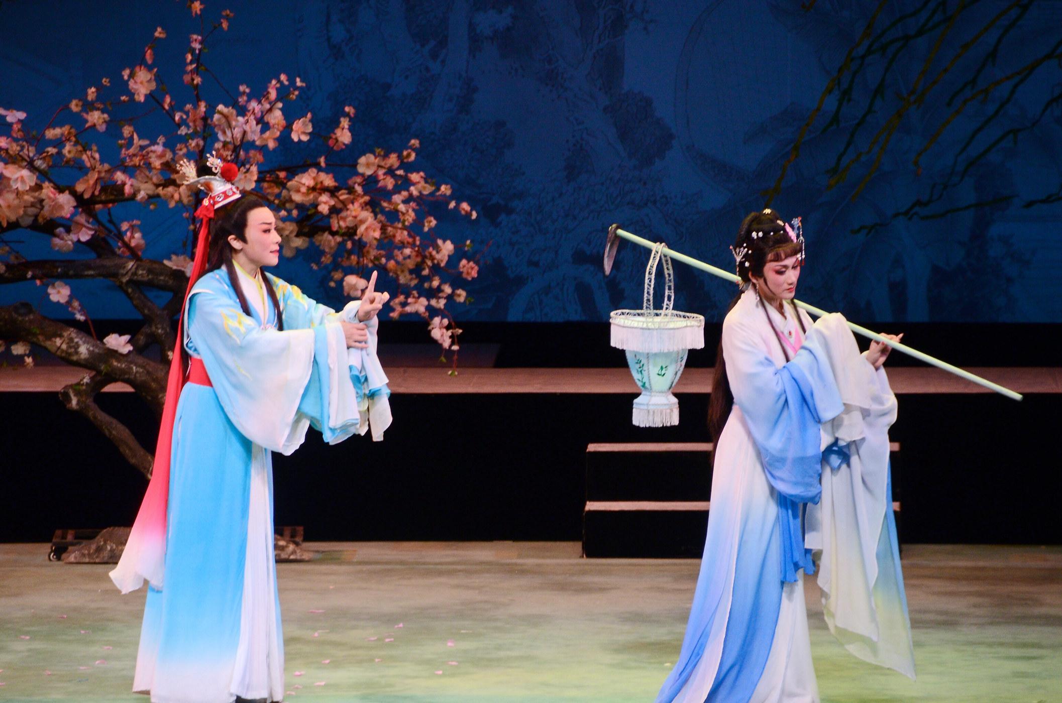 Over 10 renowned winners of the China Theatre Plum Blossom Award of Yue opera will visit Hong Kong for the programme "A Stellar Meet featuring Plum Blossom Award Winners in Yue Opera" under the Chinese Opera Festival 2023 in August. Photo shows a scene from "The Dream of the Red Chamber".