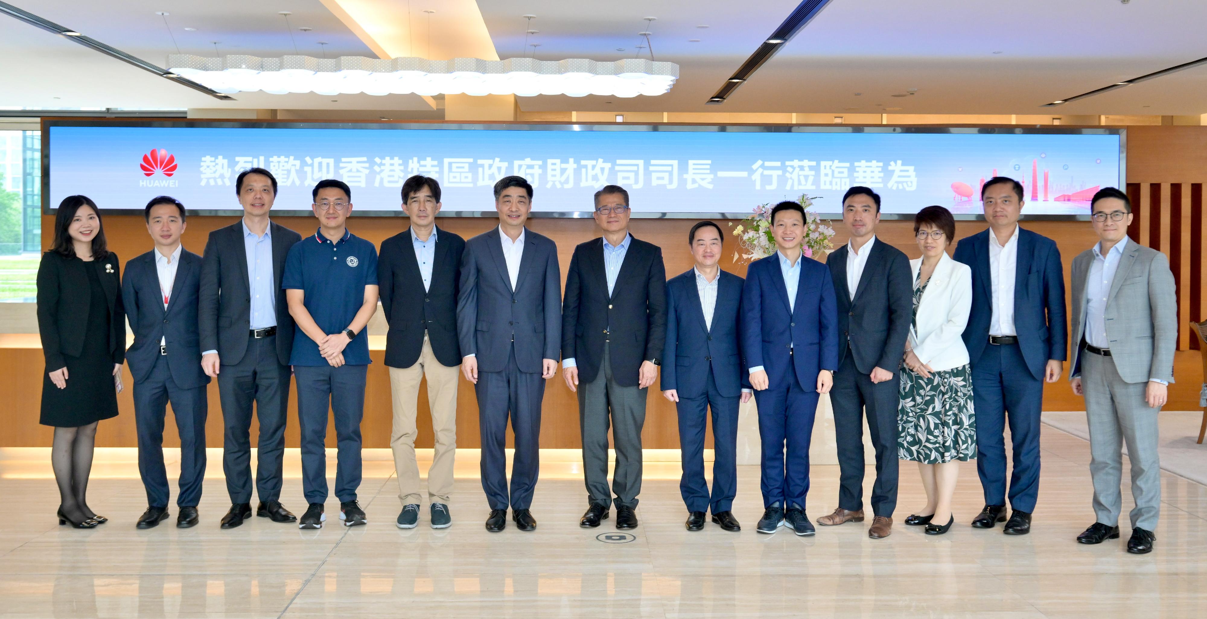 The Financial Secretary, Mr Paul Chan, started his visit programme in Shanghai today (July 5). Photo shows Mr Chan (centre); the Director-General of the Office for Attracting Strategic Enterprises, Mr Philip Yung (fifth left); the Government Chief Information Officer, Mr Tony Wong (sixth right); and Deputy Chairman of the Board and Rotating Chairman of Huawei Mr Hu Houkun (sixth left).