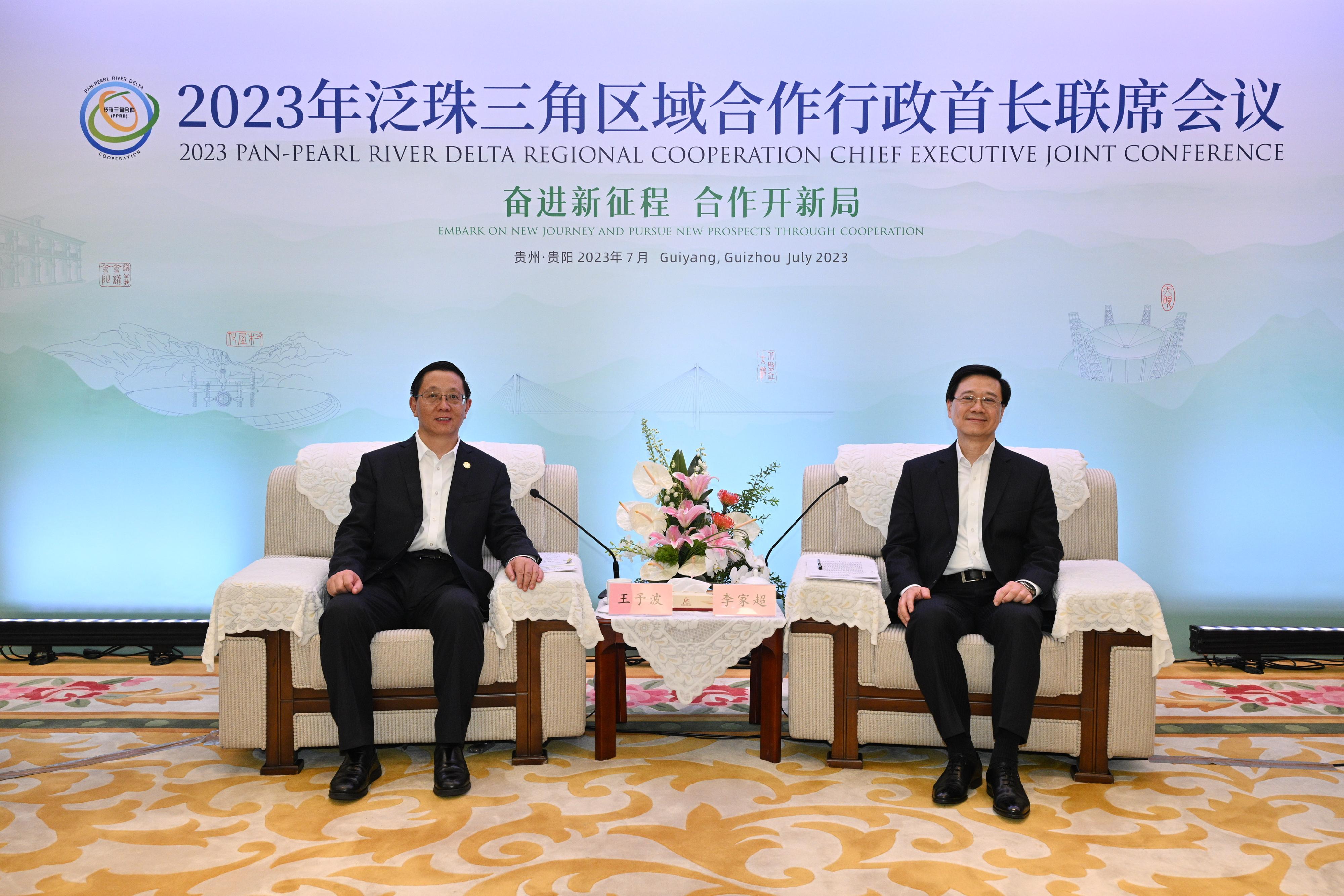 The Chief Executive, Mr John Lee, led a delegation to start his visit programme in Guiyang today (July 6). Photo shows Mr Lee (right) and the Governor of Yunnan Province, Mr Wang Yubo (left), at a bilateral meeting in Guiyang.