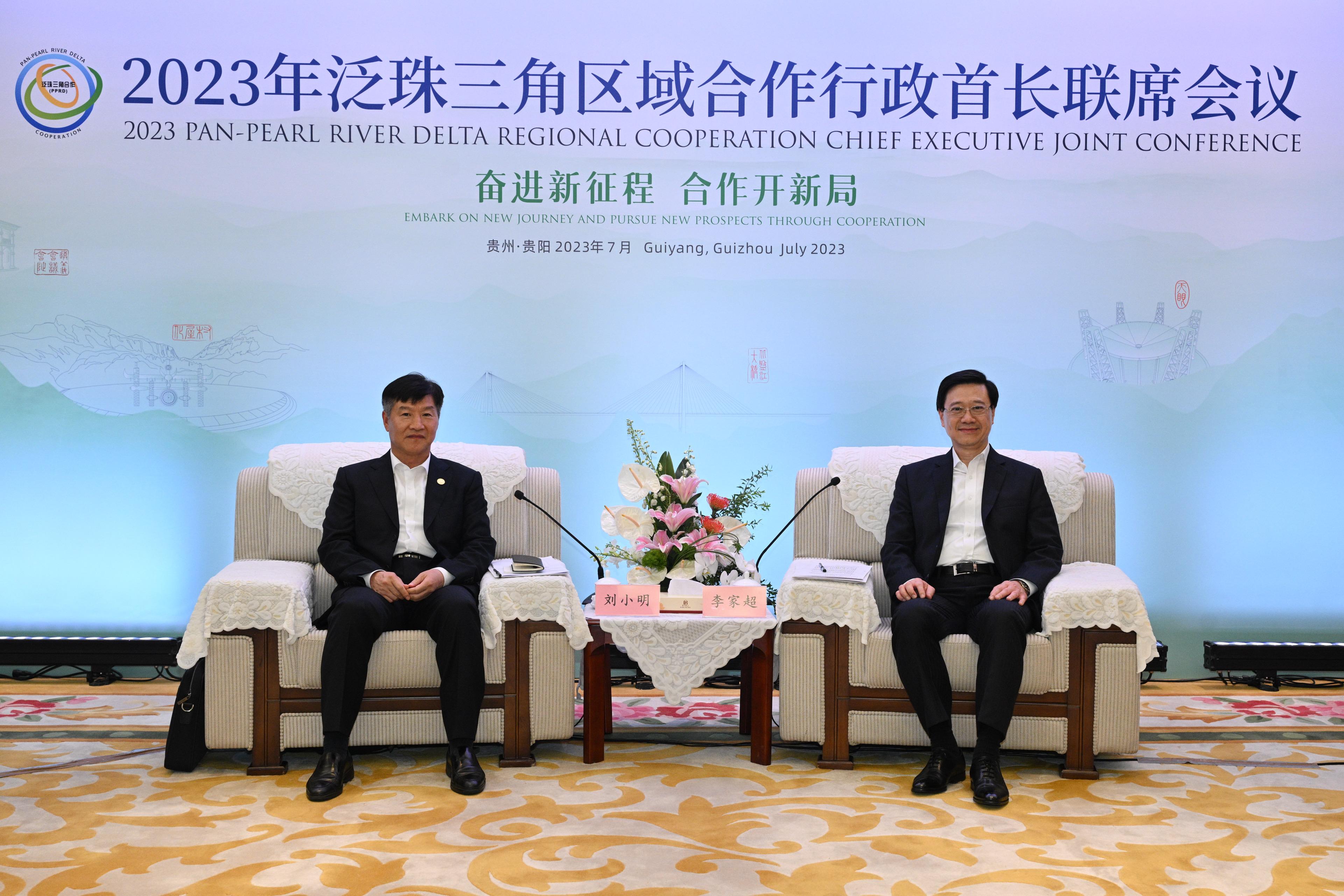 The Chief Executive, Mr John Lee, led a delegation to start his visit programme in Guiyang today (July 6). Photo shows Mr Lee (right) and the Governor of Hainan Province, Mr Liu Xiaoming (left), at a bilateral meeting in Guiyang.
