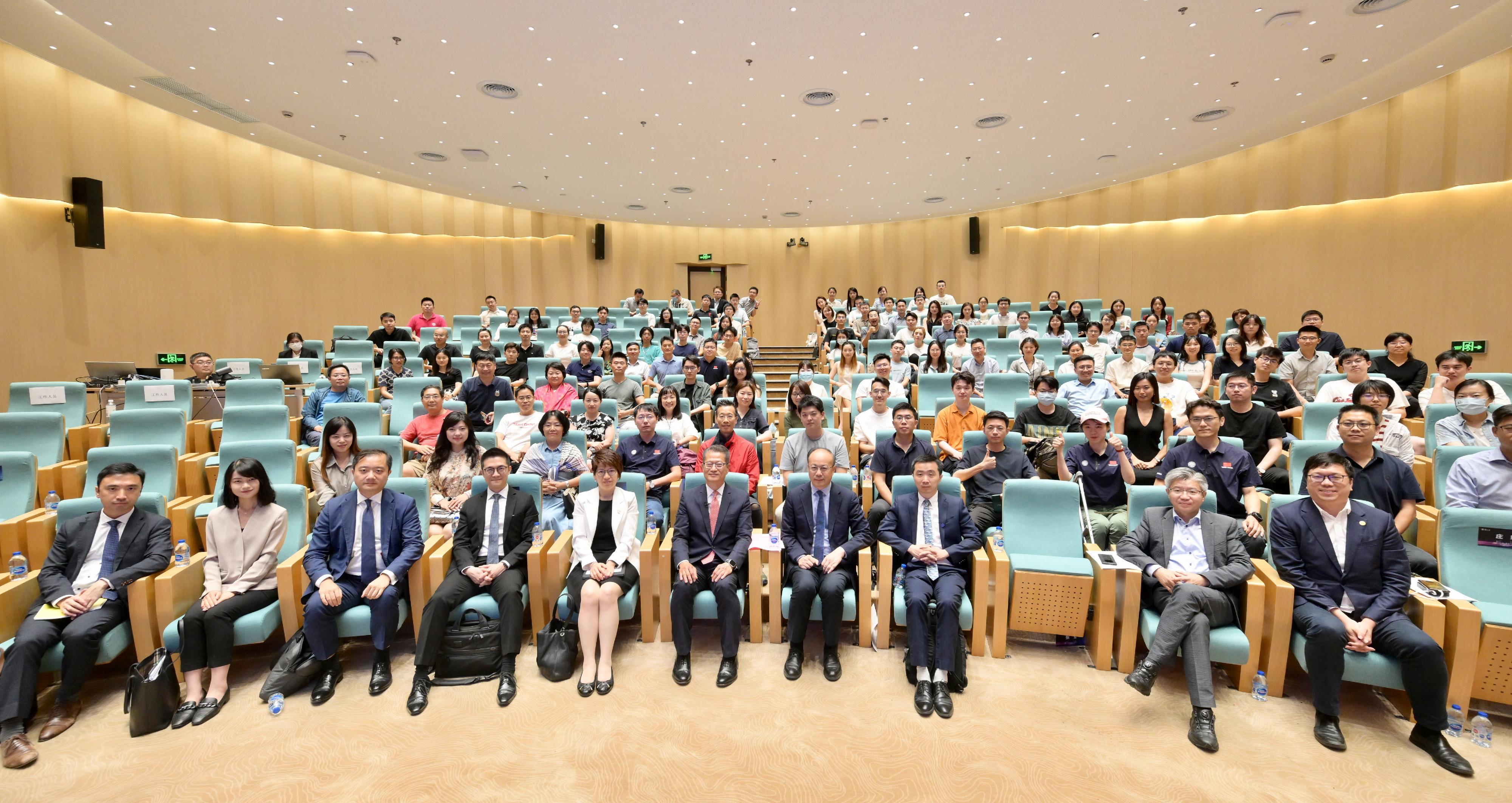 The Financial Secretary, Mr Paul Chan, spoke at Fudan University in Shanghai and exchanged with teachers and students of the university today (July 6). Photo shows Mr Chan (first row, fifth right) in a group photo with teachers and students.