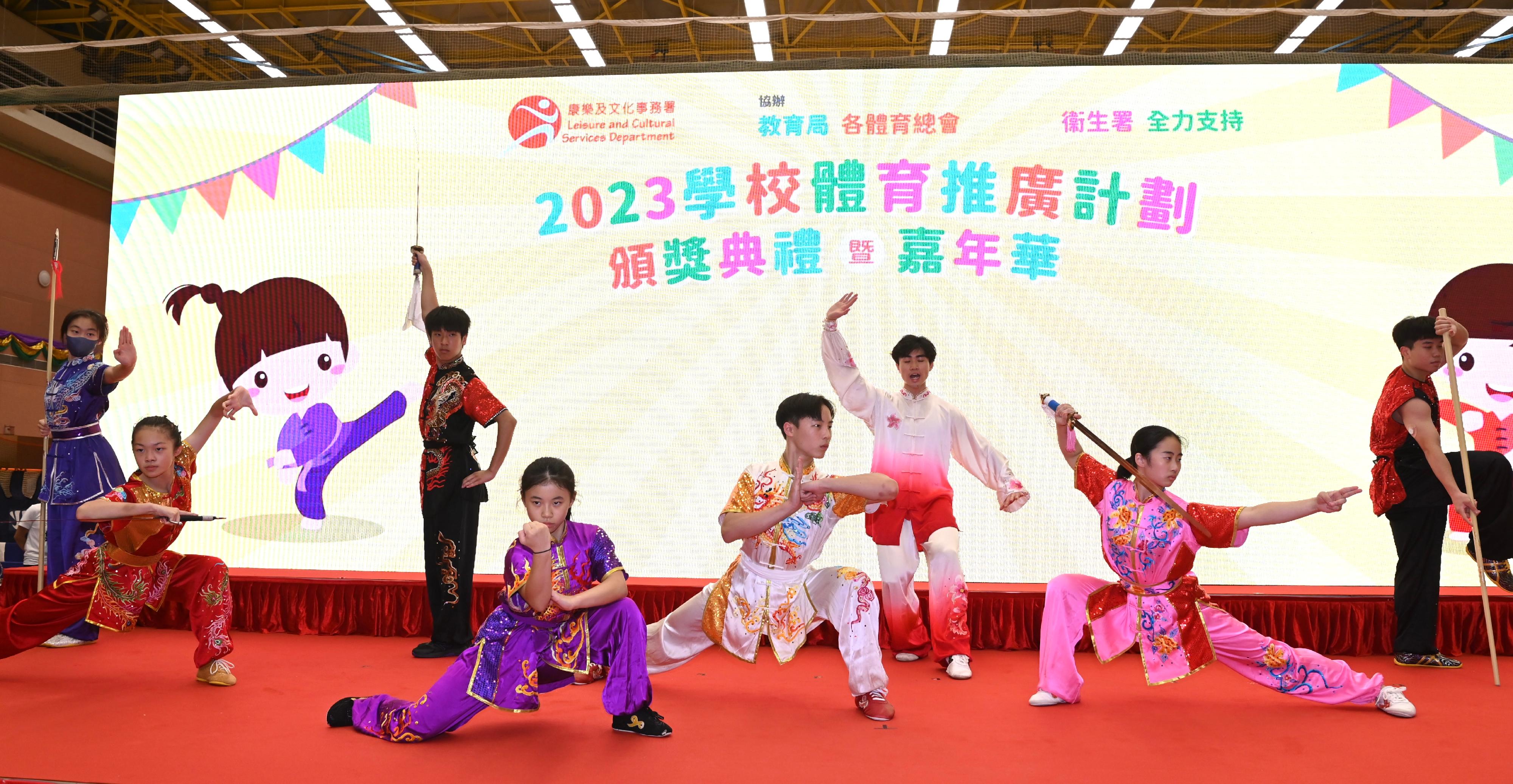 The Leisure and Cultural Services Department held the 2023 School Sports Programme Prize Presentation Ceremony cum Carnival at the Sun Yat Sen Memorial Park Sports Centre today (July 7). Photo shows representatives of the Hong Kong, China Wushu Union demonstrating wushu.