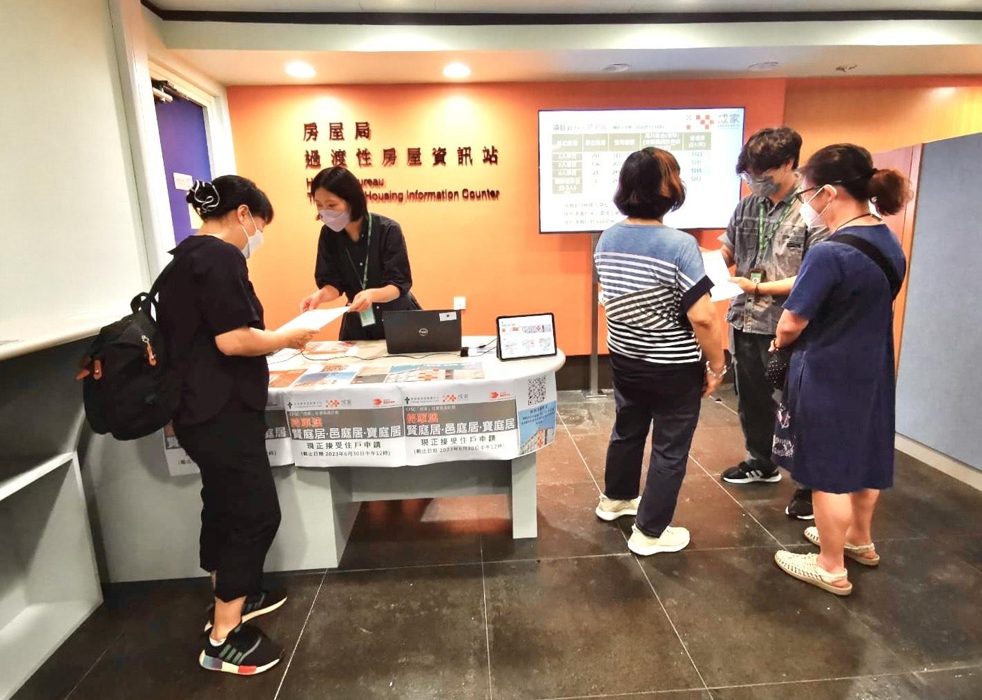 The Housing Bureau has all along been promoting the development of transitional housing, including ongoing efforts to strengthen its co-ordination and improve the application process. Information on transitional housing can be obtained through various channels including the Transitional Housing Information Counter located at the Hong Kong Housing Authority Customer Service Centre and the Cash Allowance Office of the Housing Department. Photo shows the Information Counter at the Hong Kong Housing Authority Customer Service Centre.