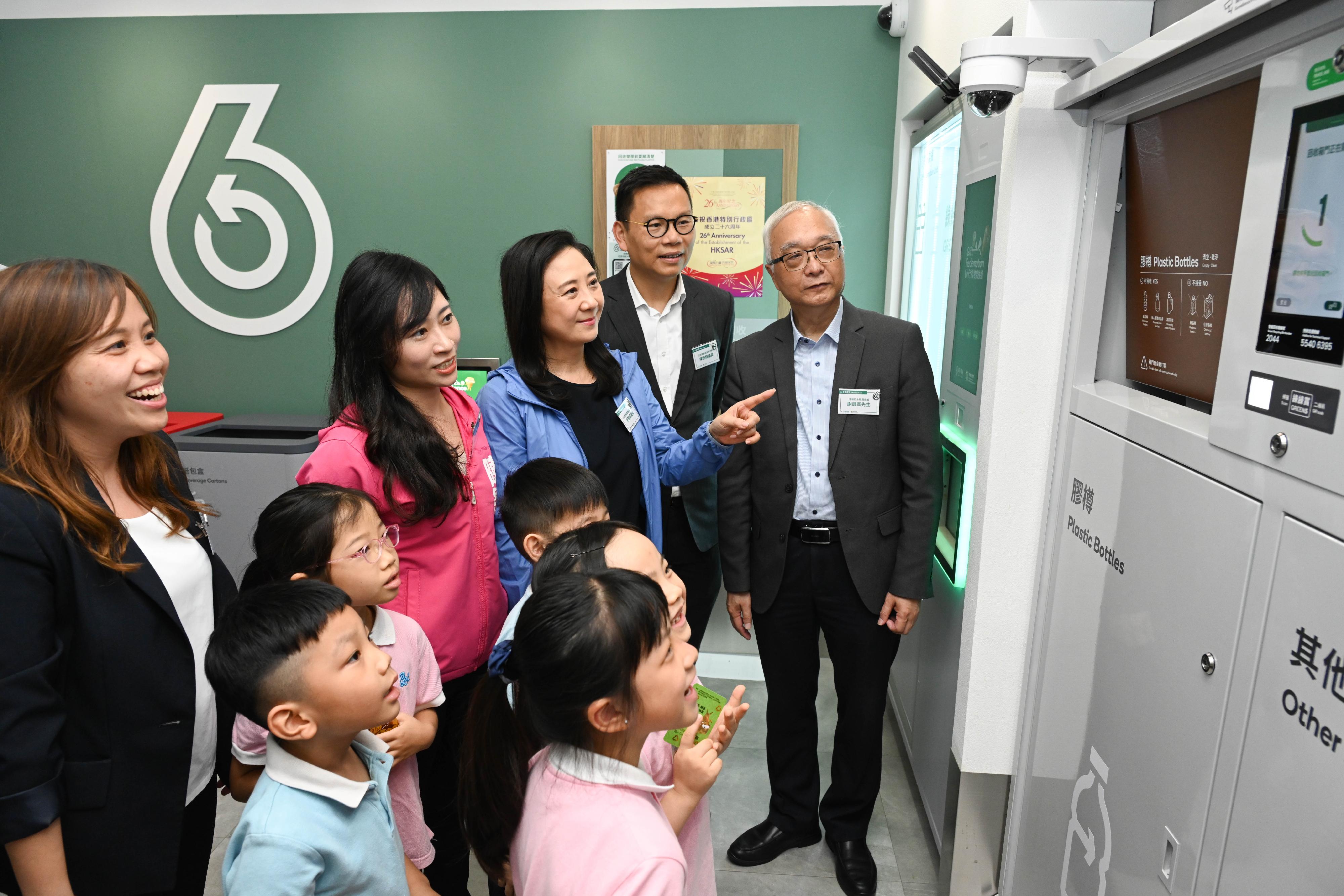 The first Public Rental Housing Estates recycling network has been set up in Kwai Tsing District with smart recycling bins, smart balance and gift redemption unit. Photo shows a Recycling Store, GREEN@KWAI FONG, at Kwai Fong Estate.