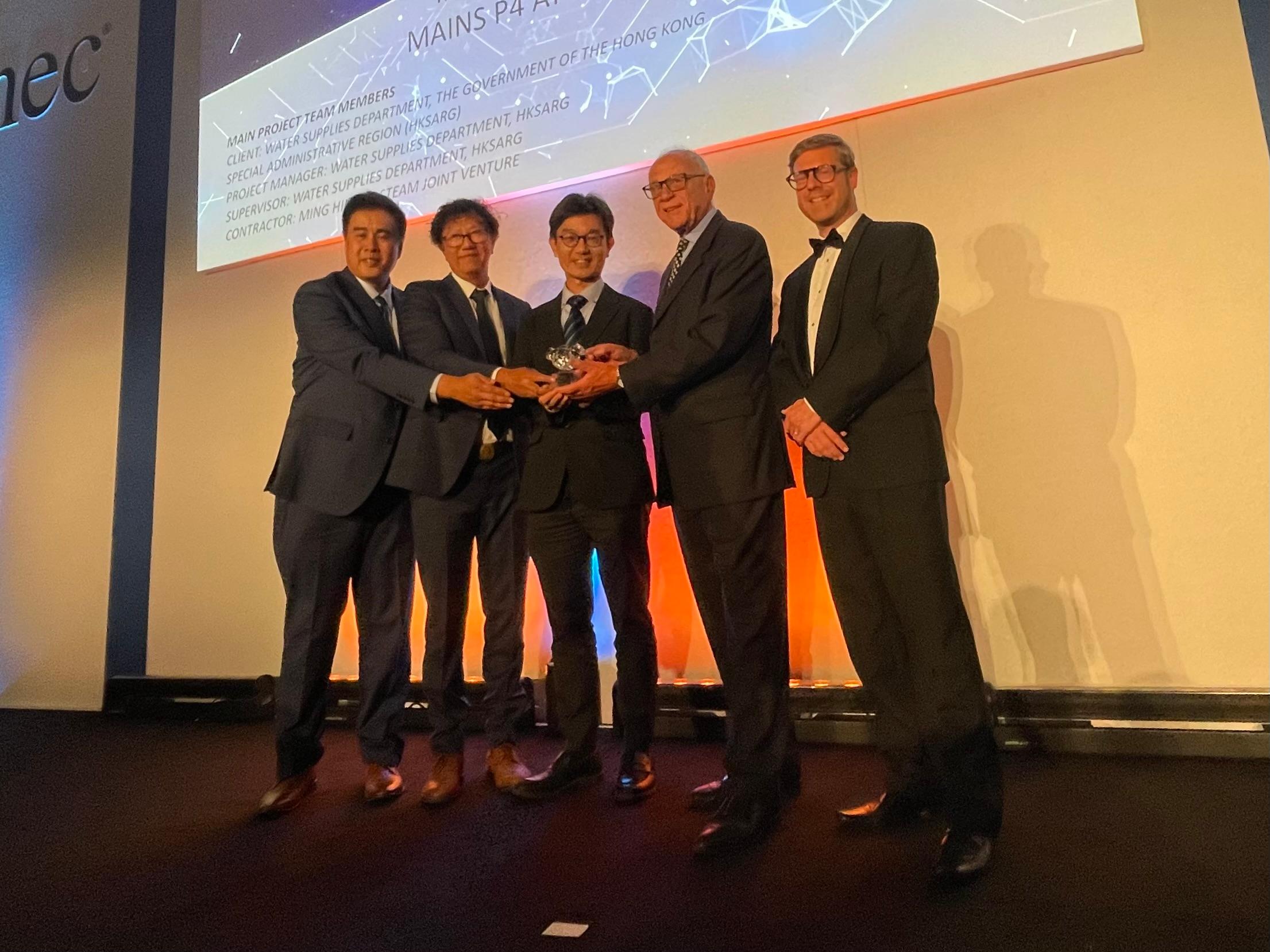 The Development Bureau and its works departments achieved encouraging results with multiple awards and commendations at the New Engineering Contract Annual Conference 2023 and Prize Presentation Ceremony of the Martin Barnes Awards 2023 in London, the United Kingdom today (July 13, London time). Photo shows the Assistant Director of Water Supplies, Mr Stanley Chan (third left), receiving the Water Contract of the Year award on behalf of the Water Supplies Department at the ceremony. 
