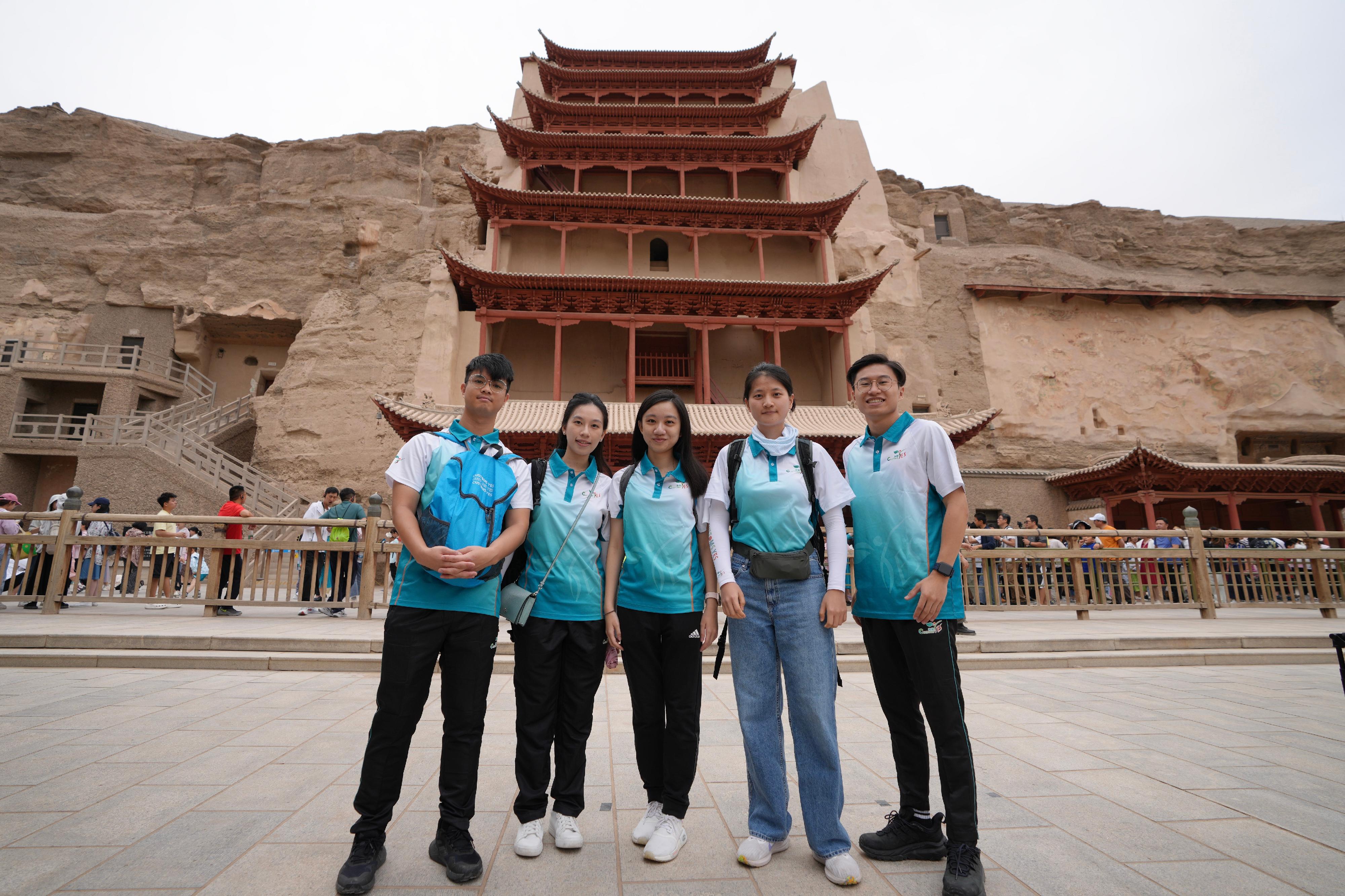 Members of “Customs YES” visited the Mogao Caves to appreciate the murals, sculptures and architecture inside on July 11.
