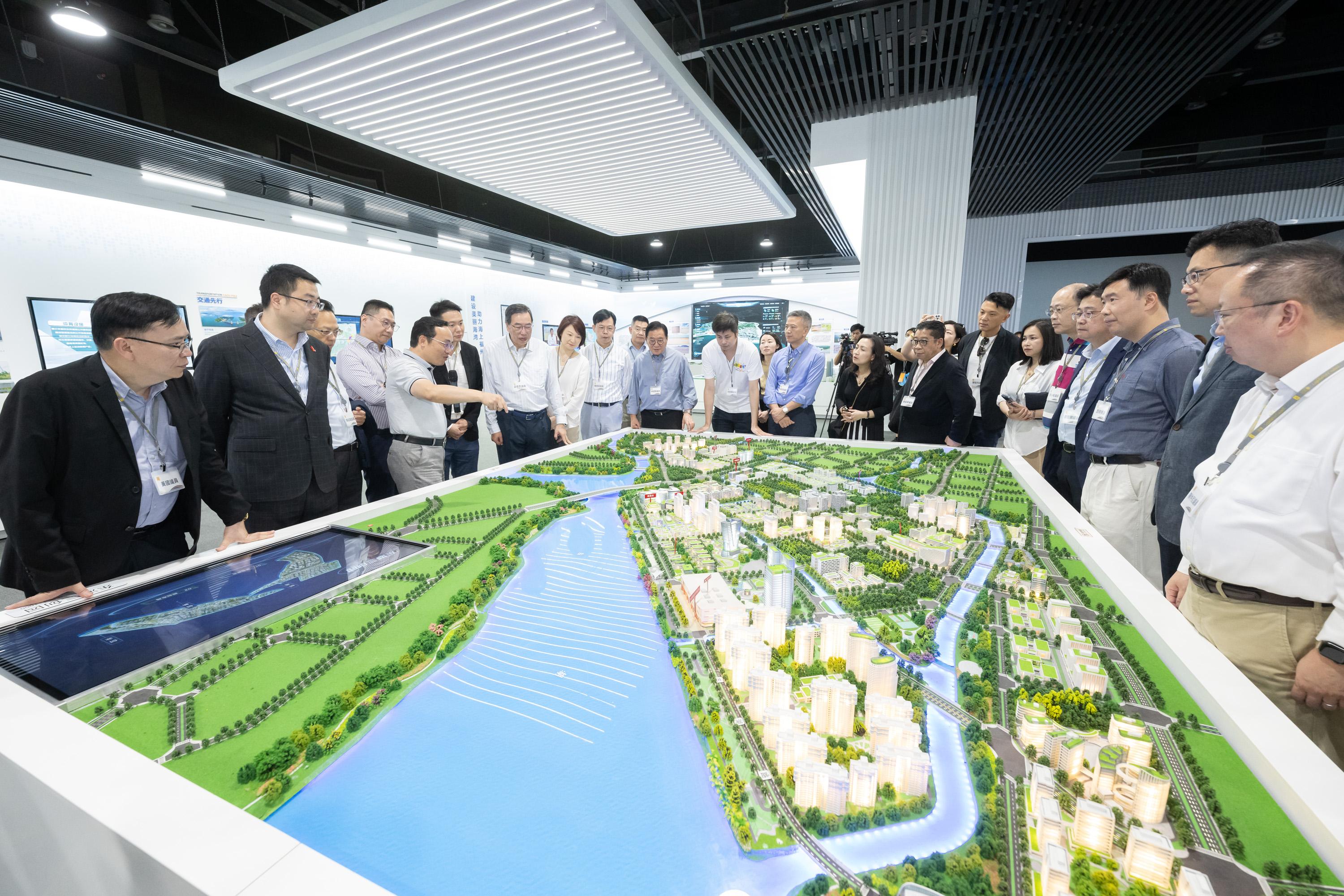 The Legislative Council (LegCo) delegation begins the five-day study visit in Fujian province today (July 15). Photo shows the delegation visits Bin Hai Xin Cheng Planning Exhibition Hall.
