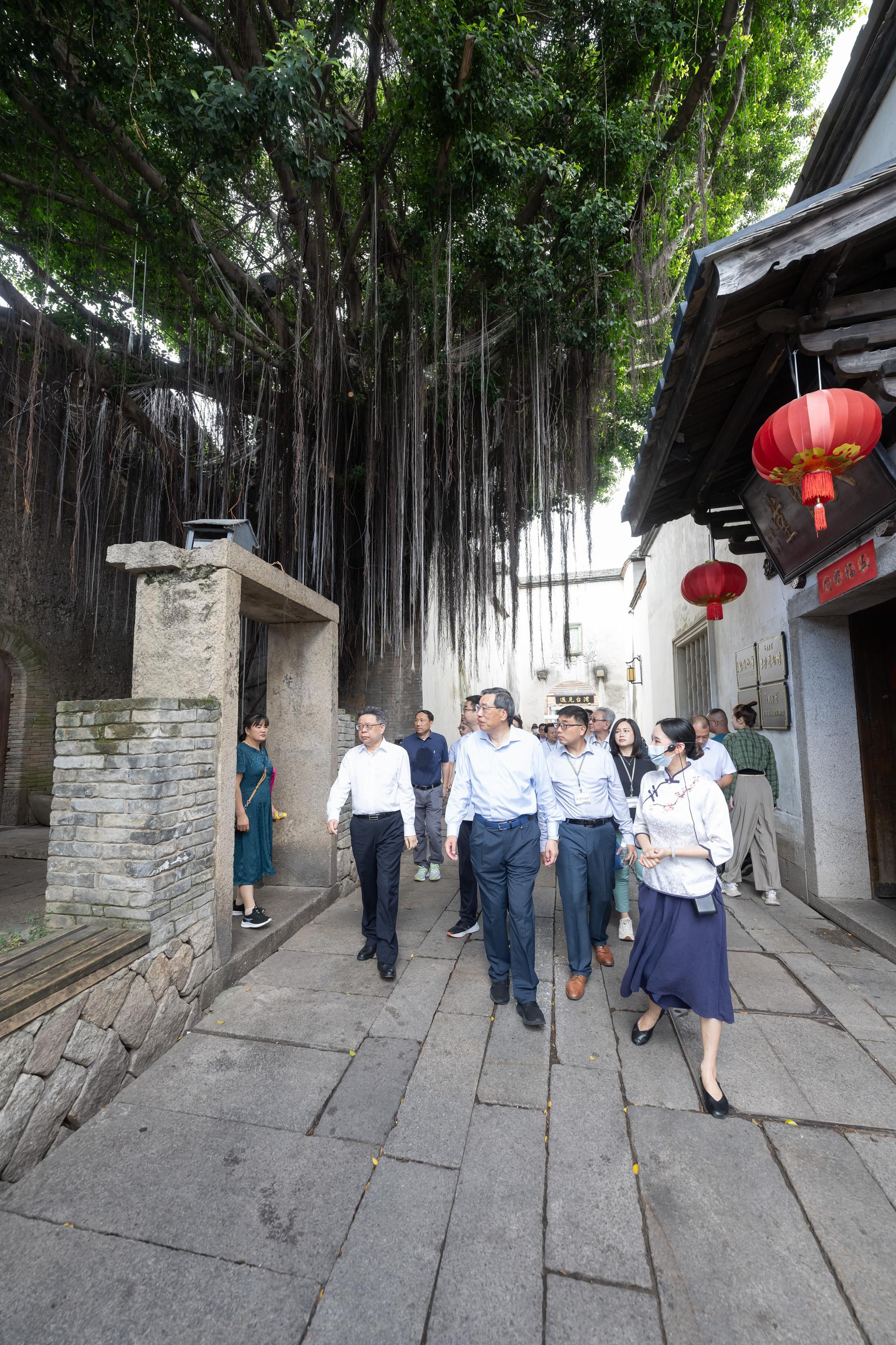 The Legislative Council (LegCo) delegation, led by the President of LegCo, Mr Andrew Leung, continues its study visit in Fuzhou, Fujian province today (July 16). Photo shows Members observing the conservation work in old town district Sanfang Qixiang.