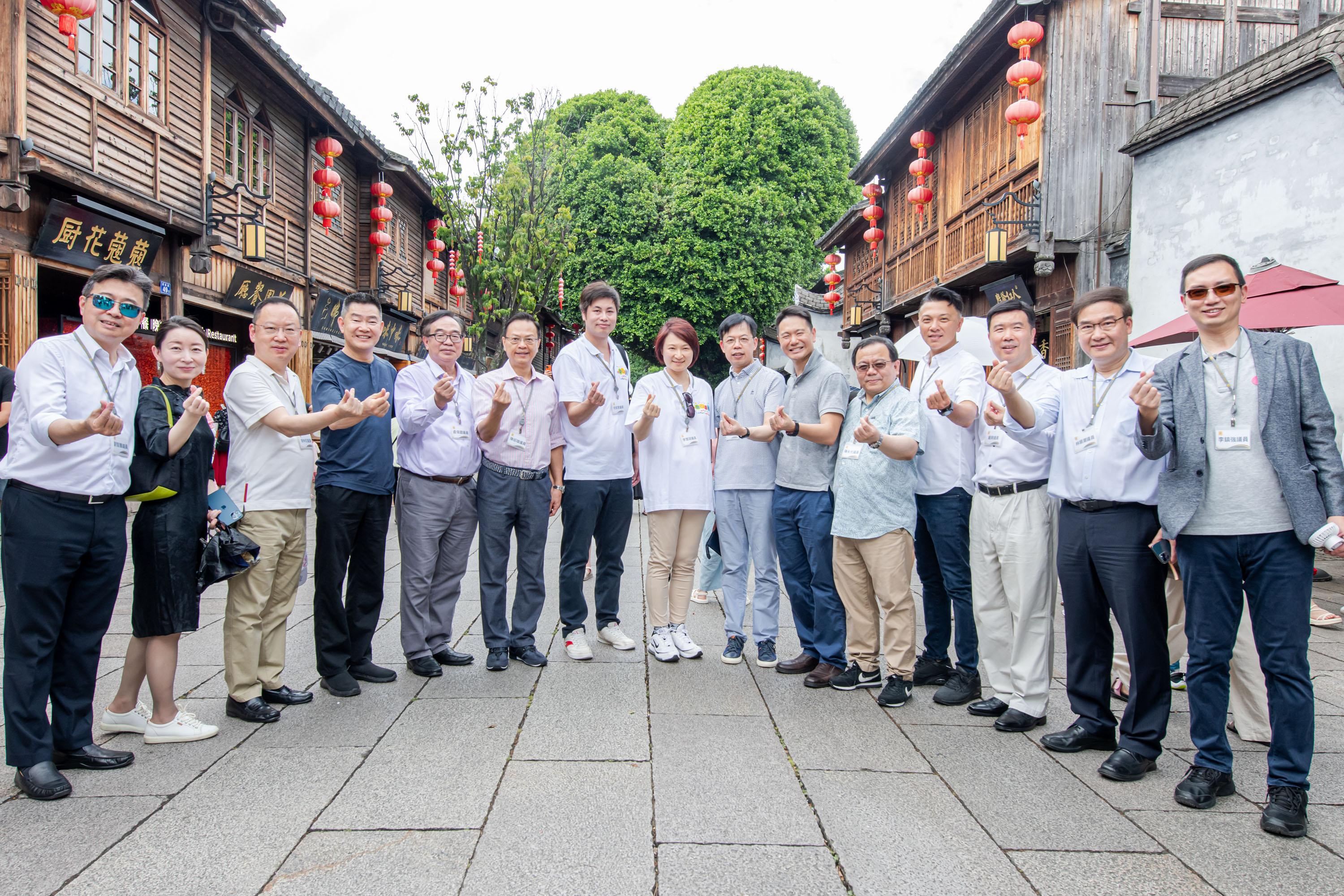 The Legislative Council (LegCo) delegation, led by the President of LegCo, Mr Andrew Leung, continues its study visit in Fuzhou, Fujian province today (July 16). Photo shows Members visiting old town district Sanfang Qixiang.