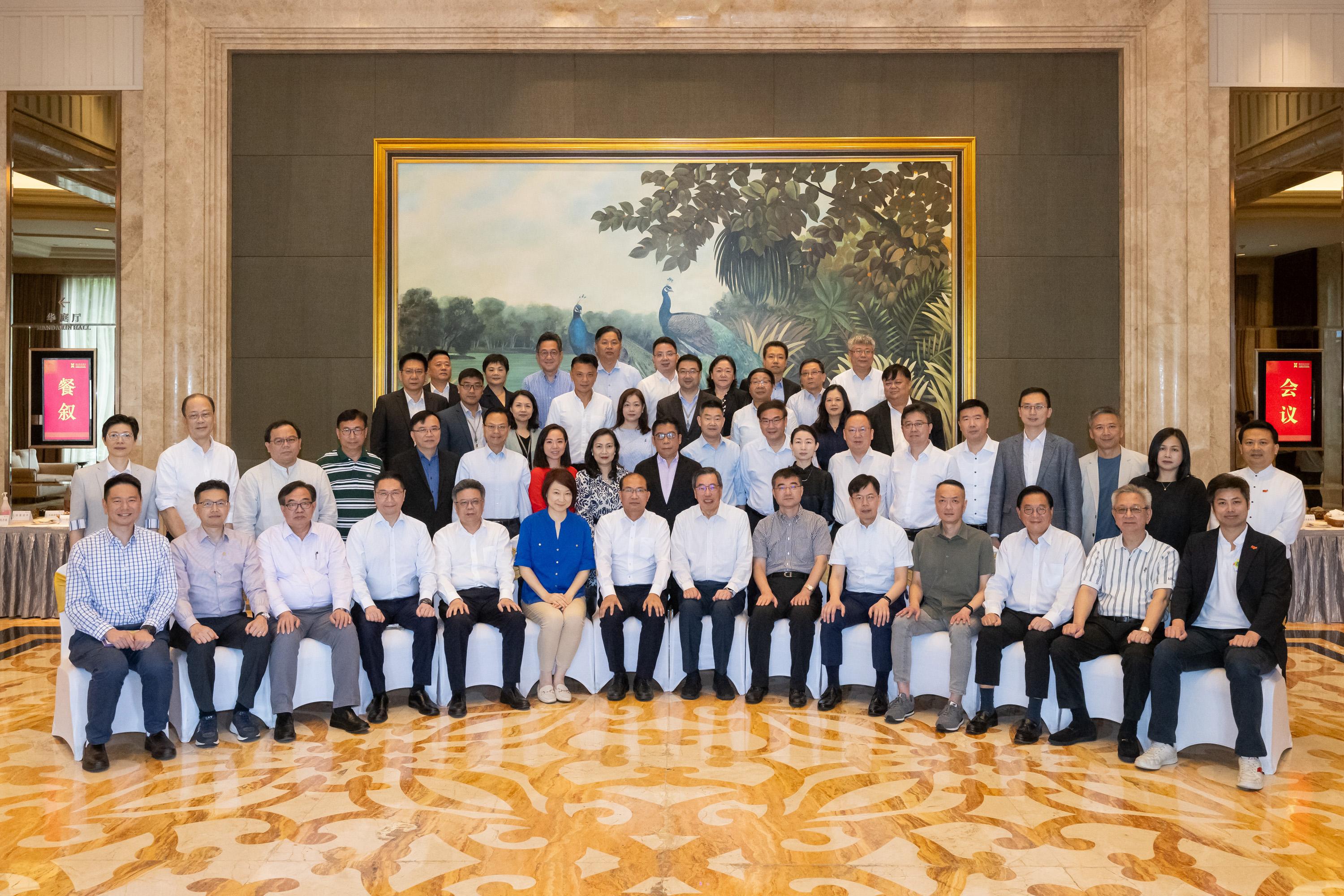 The Legislative Council (LegCo) delegation, led by the President of LegCo, Mr Andrew Leung, continues its study visit in Fuzhou, Fujian province today (July 16). Photo shows the delegation, together with Standing Committee Member of the CPC Fujian Provincial Committee and Director of the United Front Work Department of the CPC Fujian Provincial Committee, Mr Wang Yongli (front row, seventh left), as well as deputies to the Fujian Provincial People’s Congress and members of the Fujian Provincial Committee of the Chinese People’s Political Consultative Conference posing for a group photo.