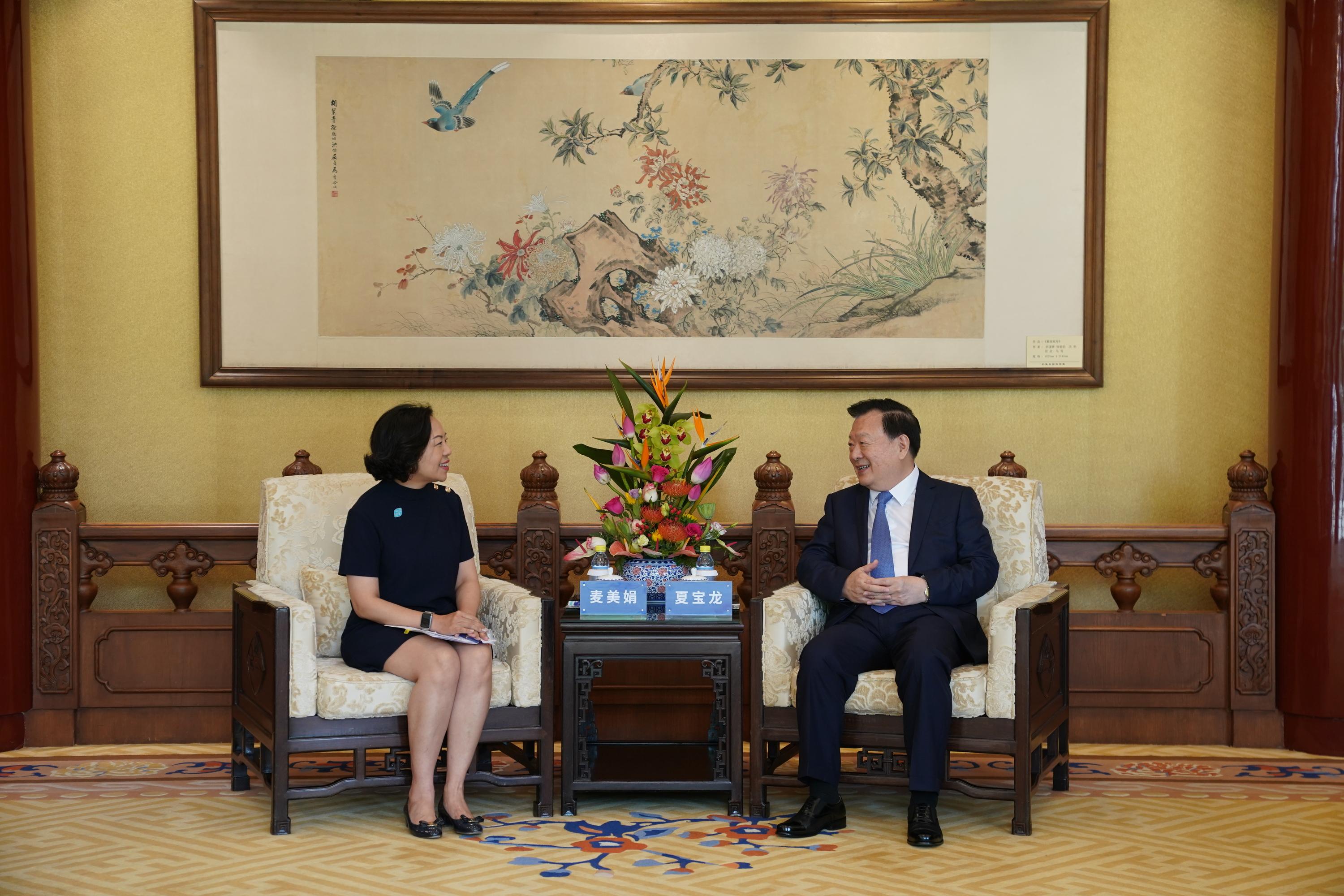 The Secretary for Home and Youth Affairs, Miss Alice Mak, continued her visit in Beijing today (July 18). Photo shows the Director of the Hong Kong and Macao Affairs Office of the State Council, Mr Xia Baolong (right), meeting Miss Mak.
