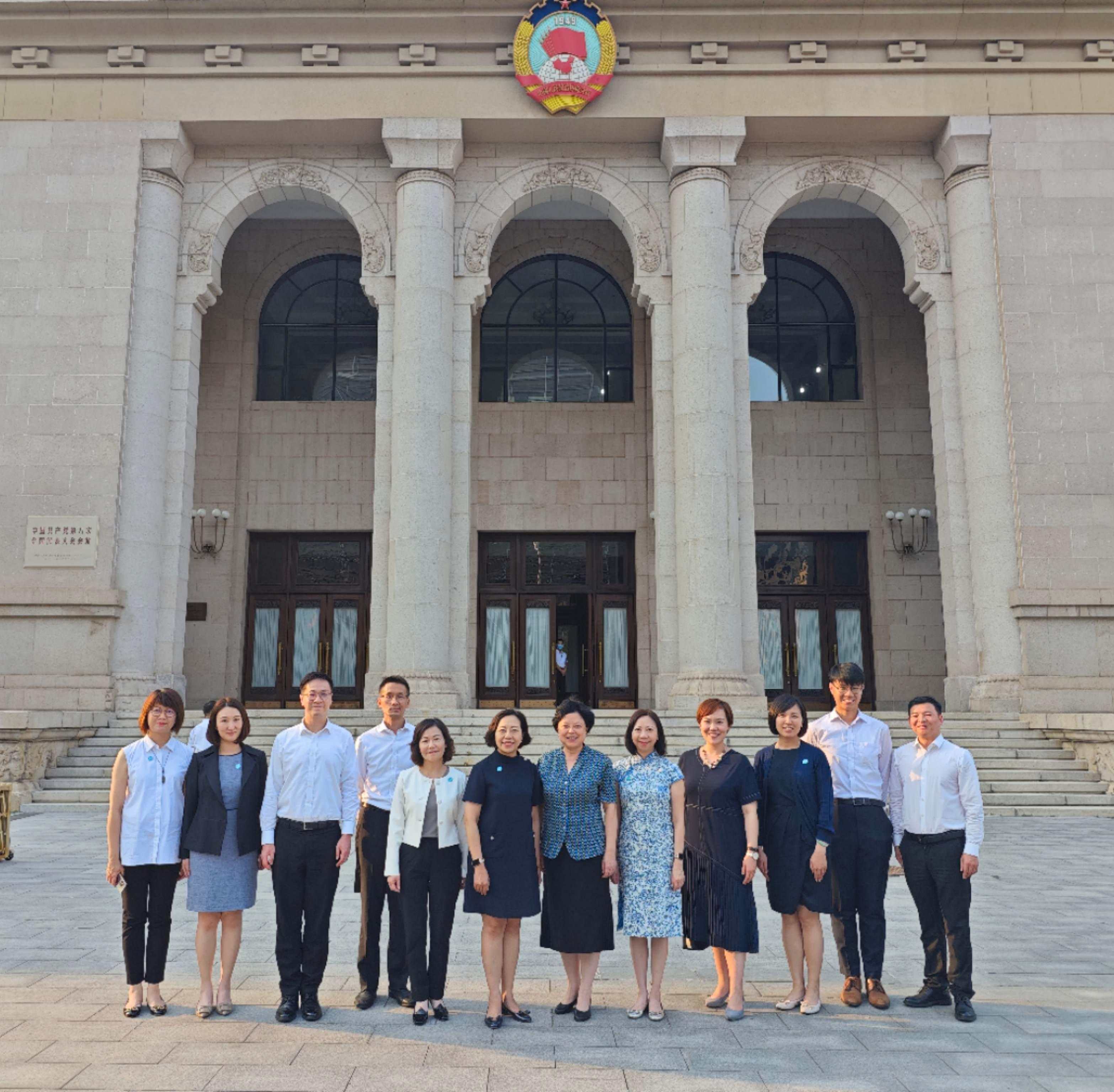 The Secretary for Home and Youth Affairs, Miss Alice Mak, continued her visit in Beijing today (July 18) and visited the Committee on Liaison with Hong Kong, Macao, Taiwan and Overseas Chinese of the National Committee of the Chinese People's Political Consultative Conference (CPPCC). Photo shows Miss Mak (sixth left); the Permanent Secretary for Home and Youth Affairs, Ms Shirley Lam (fifth right); the Director of Home Affairs, Mrs Alice Cheung (fifth left) and the director of the office of the Committee on Liaison with Hong Kong, Macao, Taiwan and Overseas Chinese of the National Committee of the CPPCC, Ms Cao Jun (sixth right).