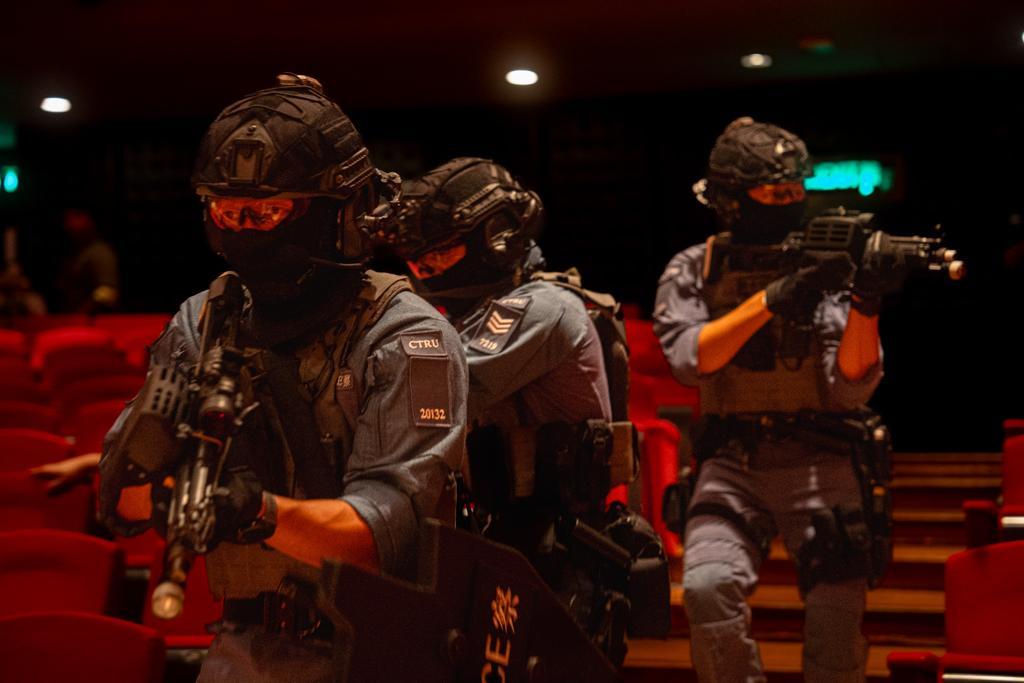 Police held a counter-terrorism exercise codenamed "PURPLEFLAME" at the Hong Kong City Hall in the early hours today (July 19). Picture shows the officers staging a tactical intervention to subdue terrorists.