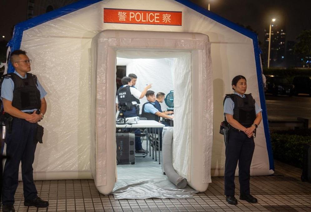 Police held a counter-terrorism exercise codenamed "PURPLEFLAME" at the Hong Kong City Hall in the early hours today (July 19). Picture shows the new mobile command post.