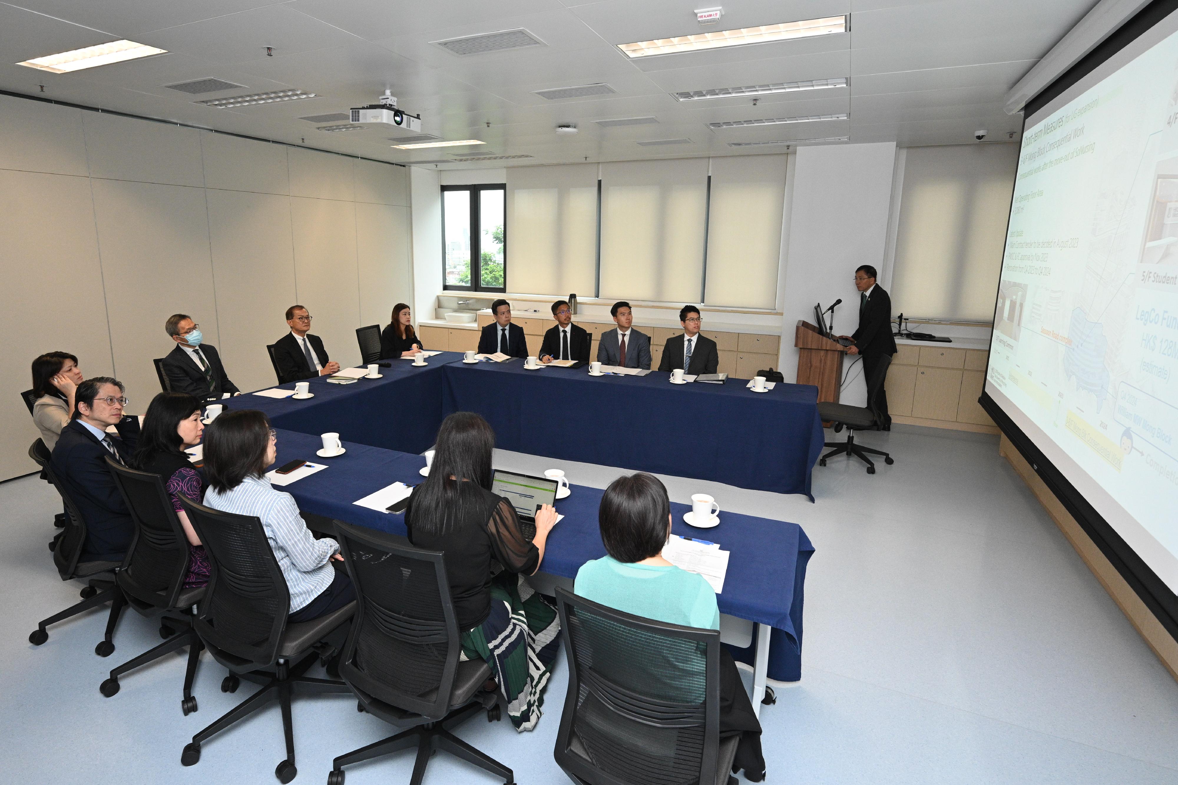 The Secretary for Health, Professor Lo Chung-mau (third left), and the Under Secretary for Health, Dr Libby Lee (first left), visit the Li Ka Shing Faculty of Medicine of the University of Hong Kong (HKUMed) today (July 19) and are briefed by the HKUMed staff on the latest progress of enhancing healthcare teaching facilities. Looking on is the Dean of the HKUMed, Professor Lau Chak-sing (second left).