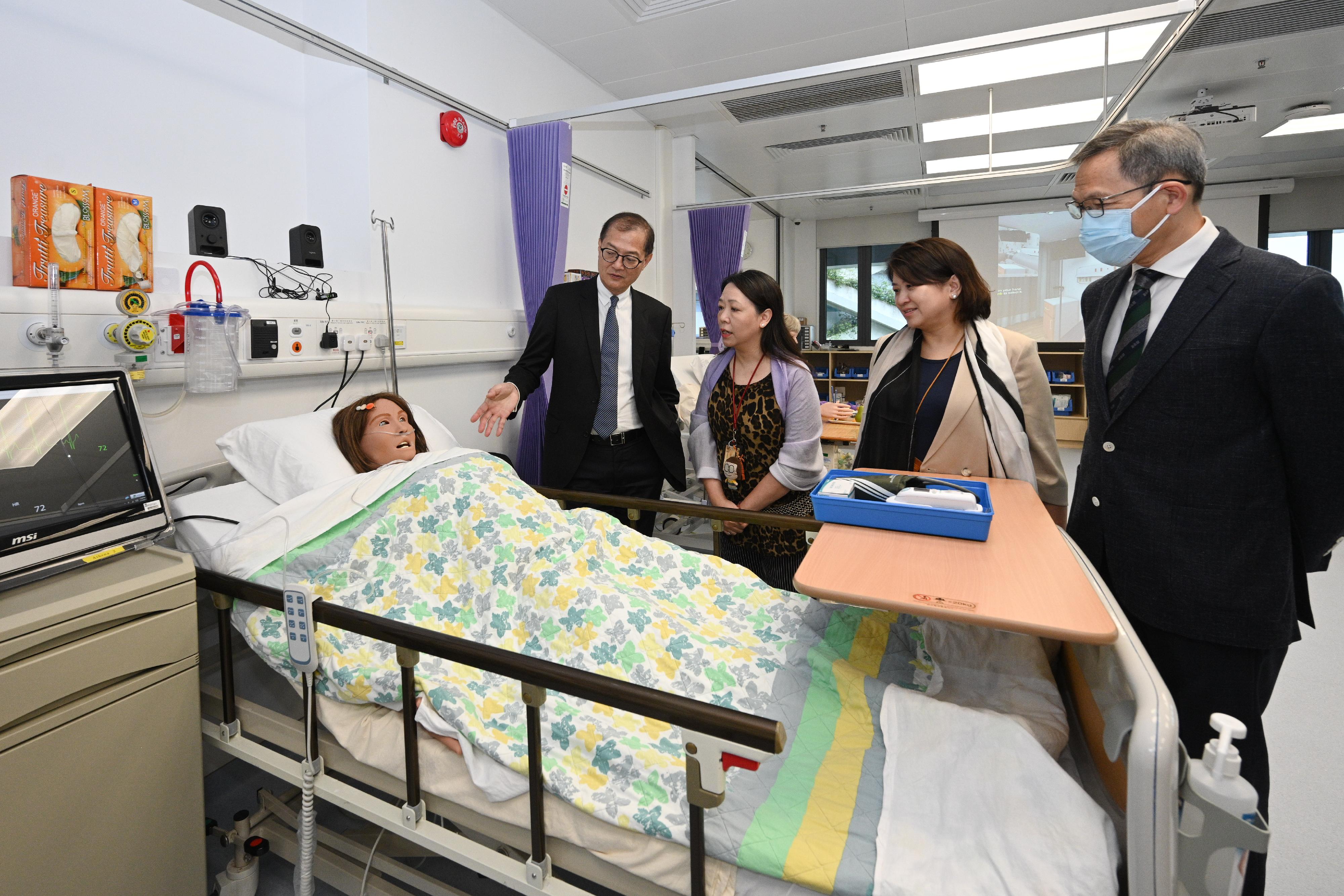 During their visit to the Li Ka Shing Faculty of Medicine of the University of Hong Kong (HKUMed) today (July 19), the Secretary for Health, Professor Lo Chung-mau (first left), and the Under Secretary for Health, Dr Libby Lee (second right), tour the clinical nursing simulation training facility there in the company of the Dean of the HKUMed, Professor Lau Chak-sing (first right) to get a grasp of how students learn to take care of patients. 
