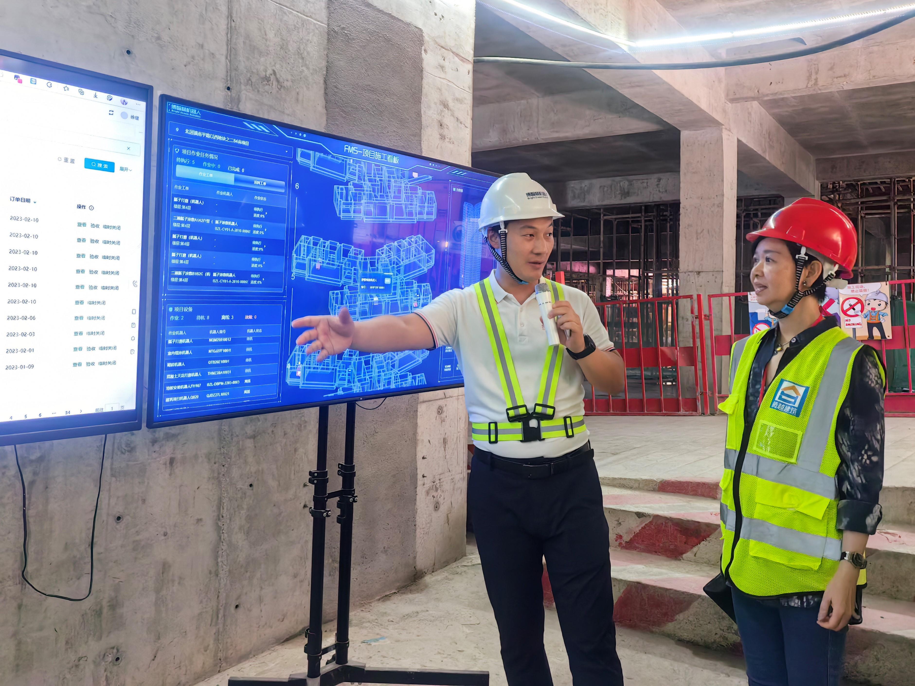 The Secretary for Housing and Chairman of the Hong Kong Housing Authority (HA), Ms Winnie Ho, and members of the HA Building Committee and Tender Committee, visited Foshan and Zhuhai today (July 19) to get an understanding of the latest situation regarding research and development and applications of innovative construction technologies in the Guangdong-Hong Kong-Macao Greater Bay Area cities. Photo shows Ms Ho (right) visiting the Guangdong Bright Dream Robotics Company Limited in Foshan.