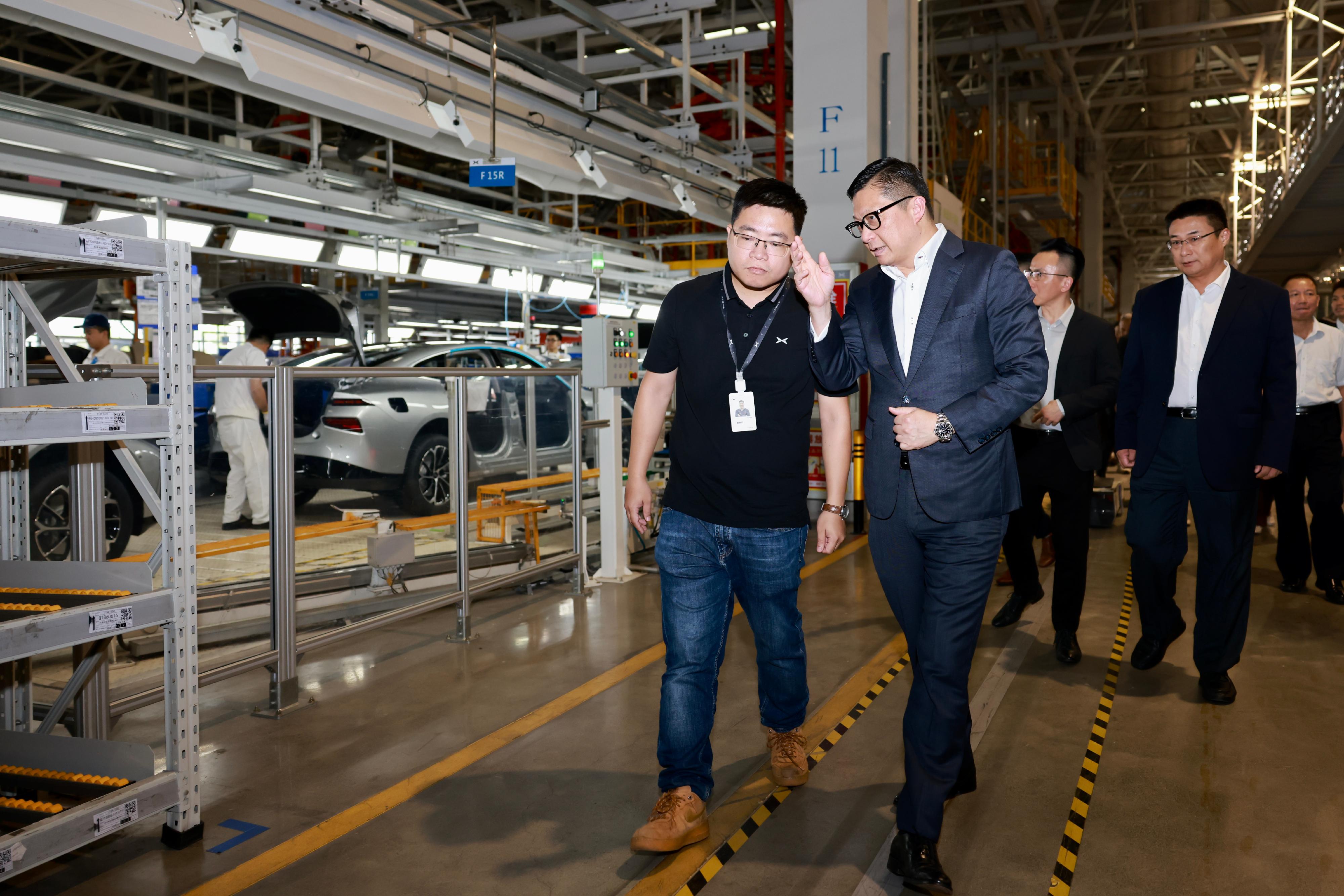 The Secretary for Security, Mr Tang Ping-keung (right, front row), started his visit to the Guangdong-Hong Kong-Macao Greater Bay Area today (July 19). Photo shows Mr Tang visiting Zhaoqing Xpeng Motors Intelligent Industrial Park to learn more about the development of smart electric vehicles.