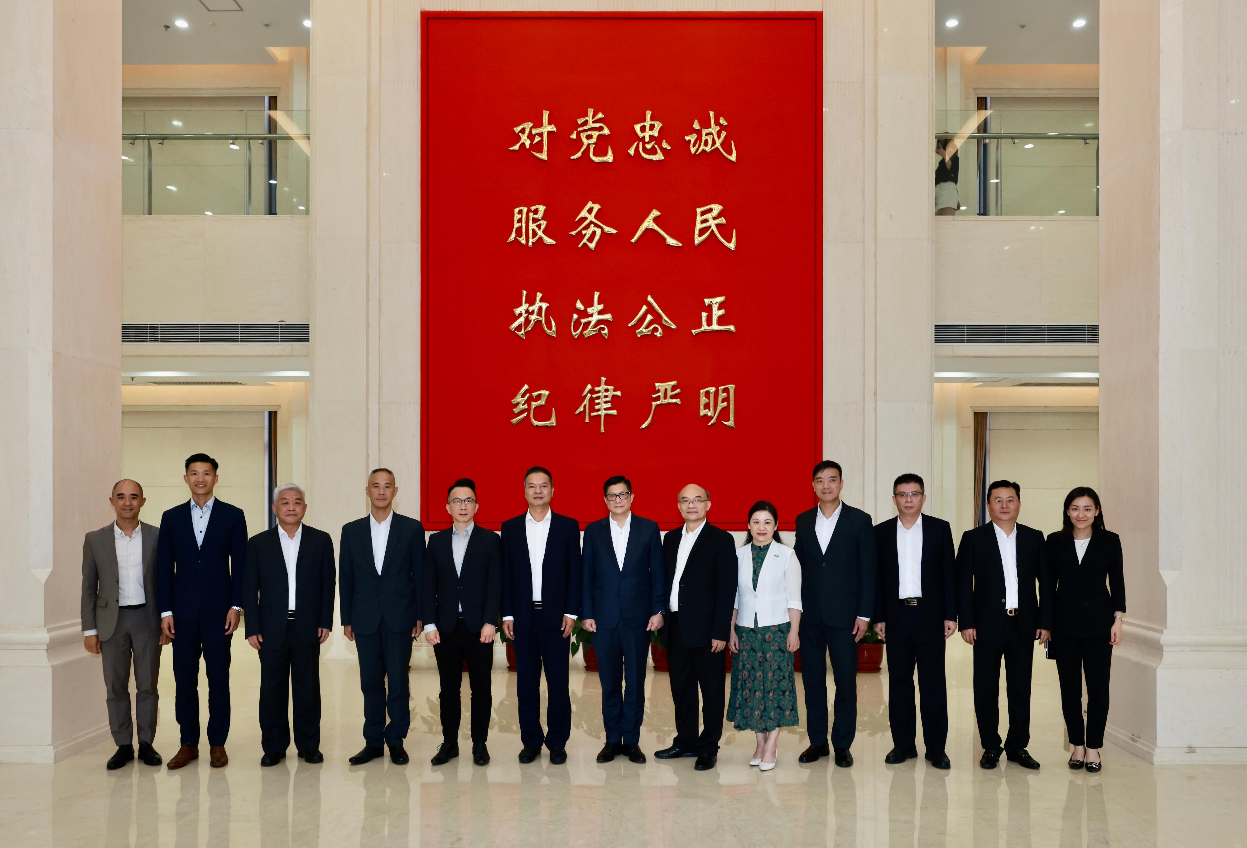 The Secretary for Security, Mr Tang Ping-keung (centre), started his visit to the Guangdong-Hong Kong-Macao Greater Bay Area today (July 19) and called on Vice Mayor of Foshan Mr Huang Shaowen (sixth left). Photo shows participants after the meeting.