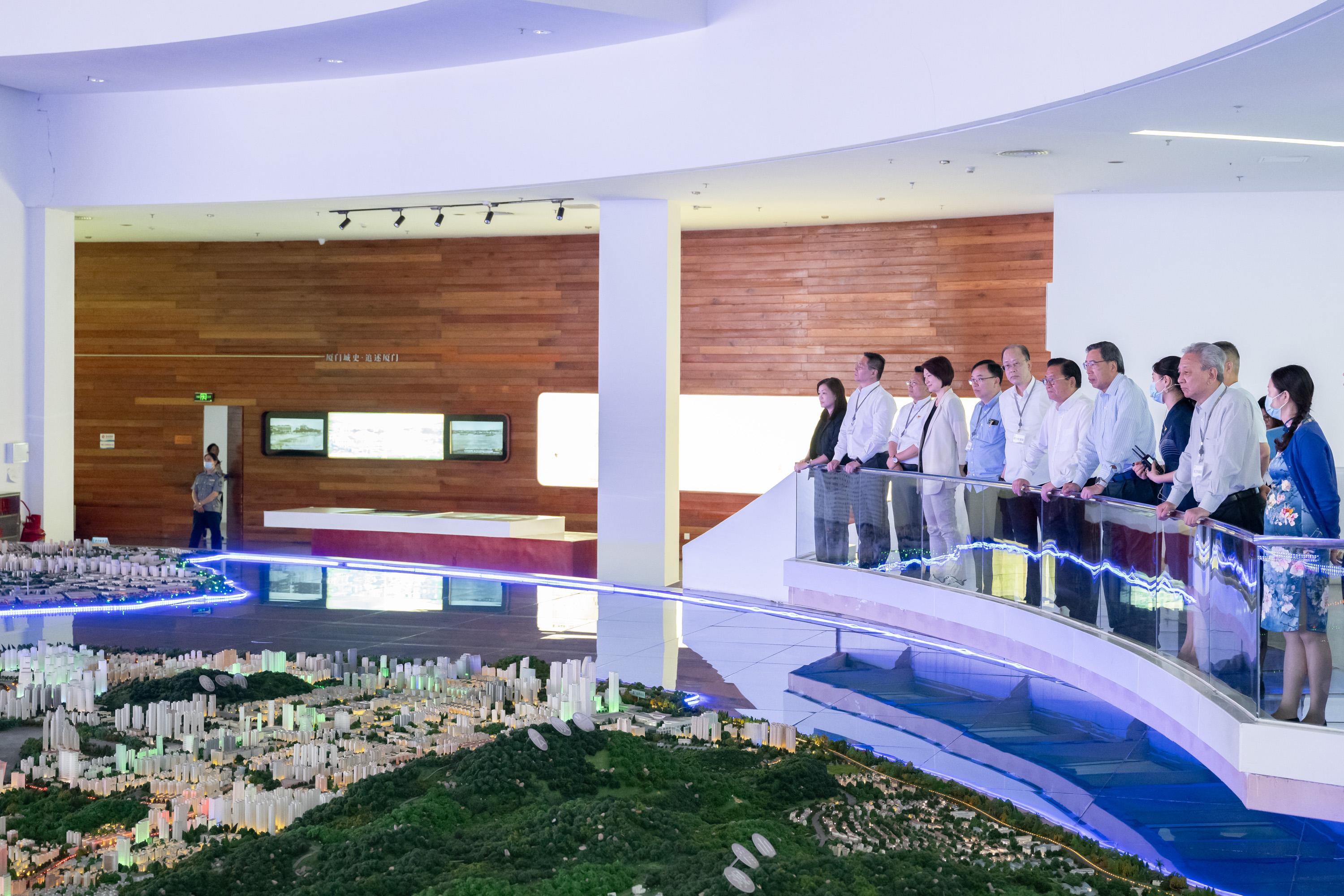 The delegation of the Legislative Council (LegCo), led by the President of LegCo, Mr Andrew Leung (fourth right), visits Xiamen. Photo shows the LegCo delegation visits Xiamen Planning Exhibition Hall to understand the history and changes of Xiamen.
