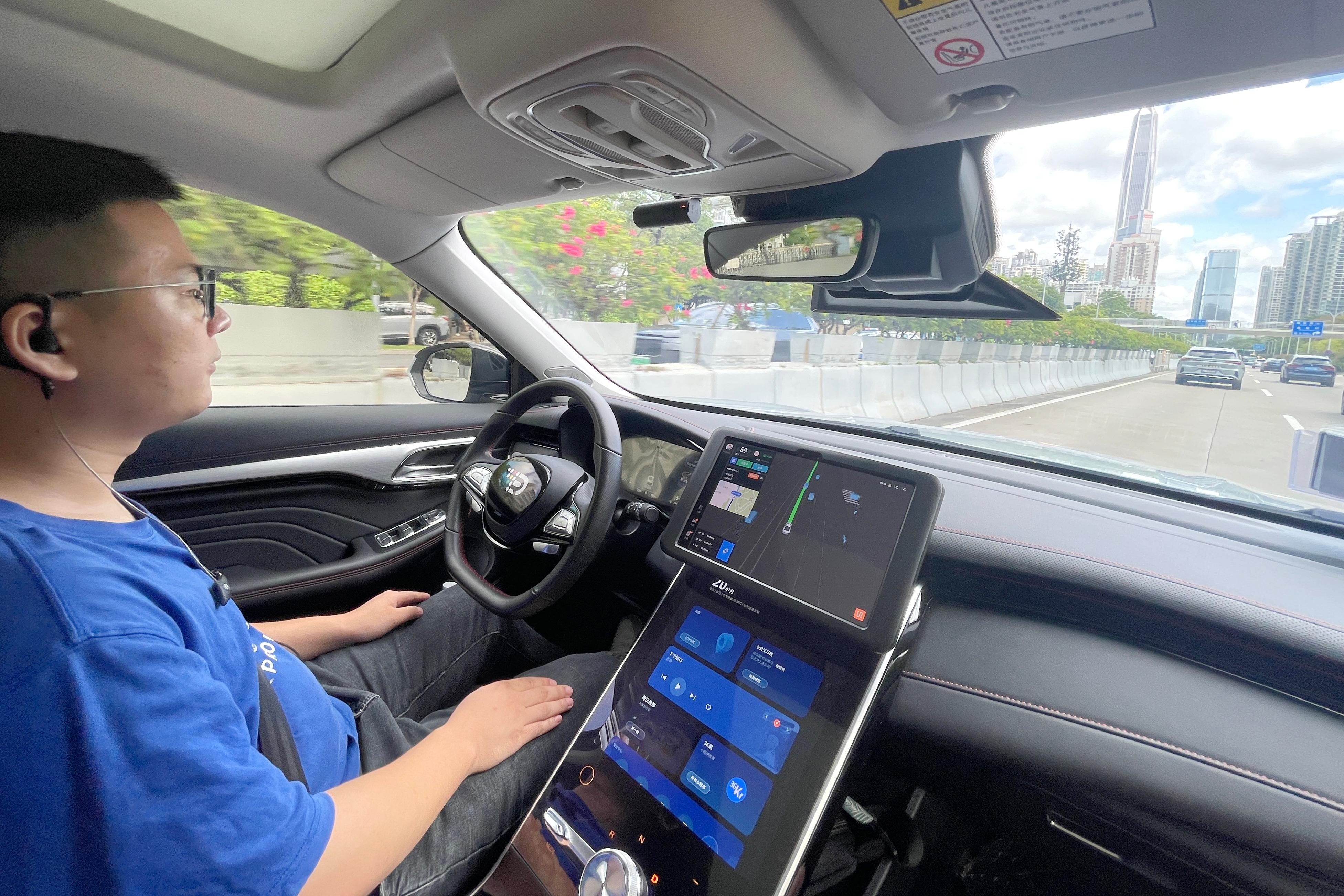 The Secretary for Transport and Logistics, Mr Lam Sai-hung, today (July 20) visited DeepRoute.ai in Shenzhen. Photo shows an autonomous vehicle of DeepRoute.ai travelling at a speed of about 60 kilometres per hour on a highway in Futian, under the supervision of a safety operator.