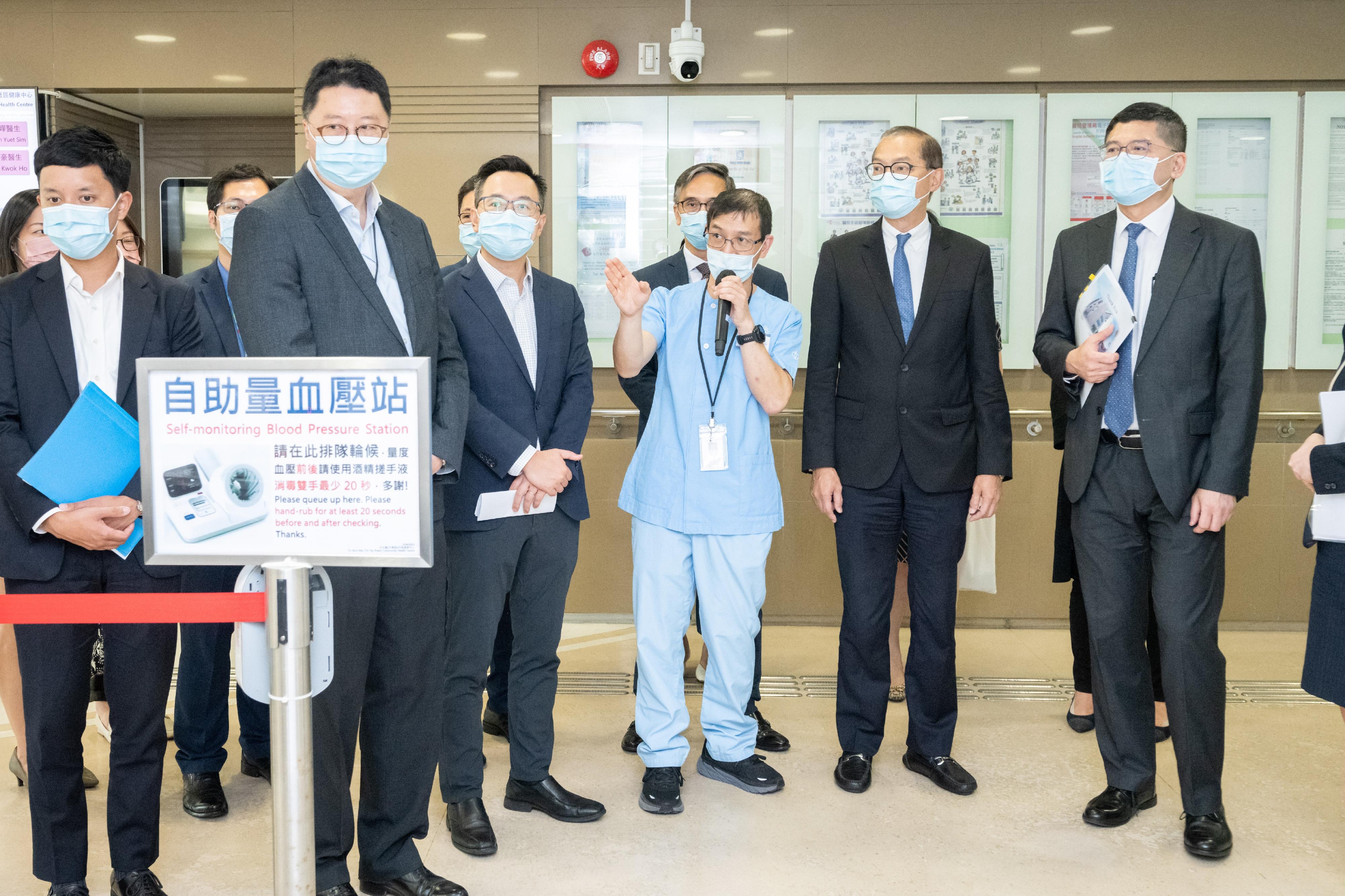 The Secretary for Health, Professor Lo Chung-mau (second right), visits the Tin Shui Wai (Tin Yip Road) Community Health Centre today (July 20) and receives a briefing from a healthcare staff member on the Centre's general out-patient services. Looking on is the Chief Executive of the Hospital Authority, Dr Tony Ko (first right).