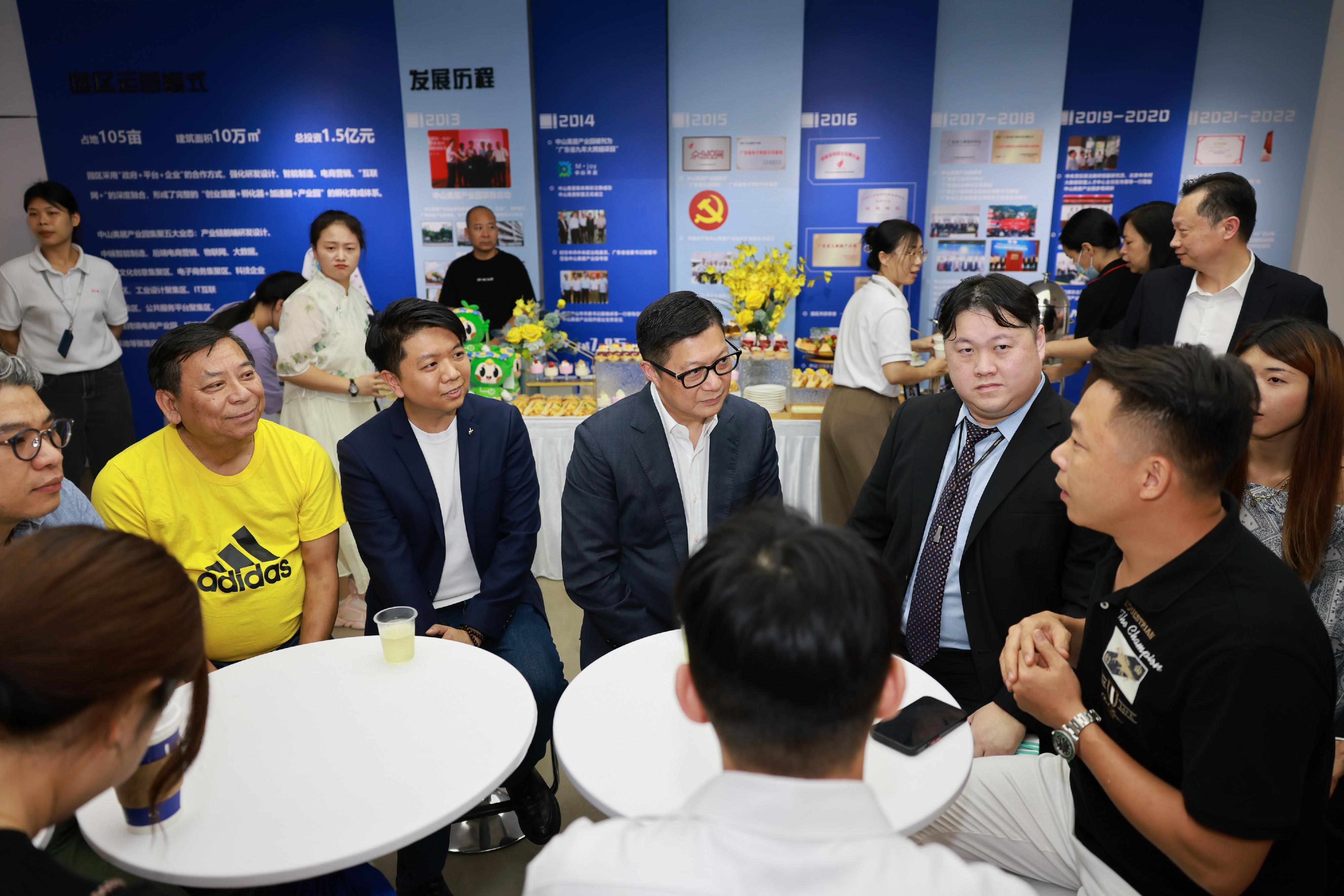 The Secretary for Security, Mr Tang Ping-keung, today (July 20) completed his series of visits to all cities of the Guangdong-Hong Kong-Macao Greater Bay Area (GBA) in recent months. Photo shows Mr Tang (centre) chatting and exchanging views with young Hong Kong entrepreneurs at the e-Park (Zhongshan), and exploring how the Hong Kong Special Administrative Region Government could help their development in the GBA.