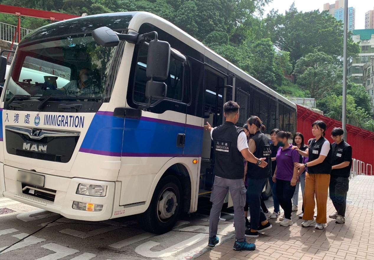 The Immigration Department mounted a series of territory-wide anti-illegal worker operations for three consecutive days from July 18 to yesterday (July 20). Photo shows suspected illegal workers arrested during an operation.