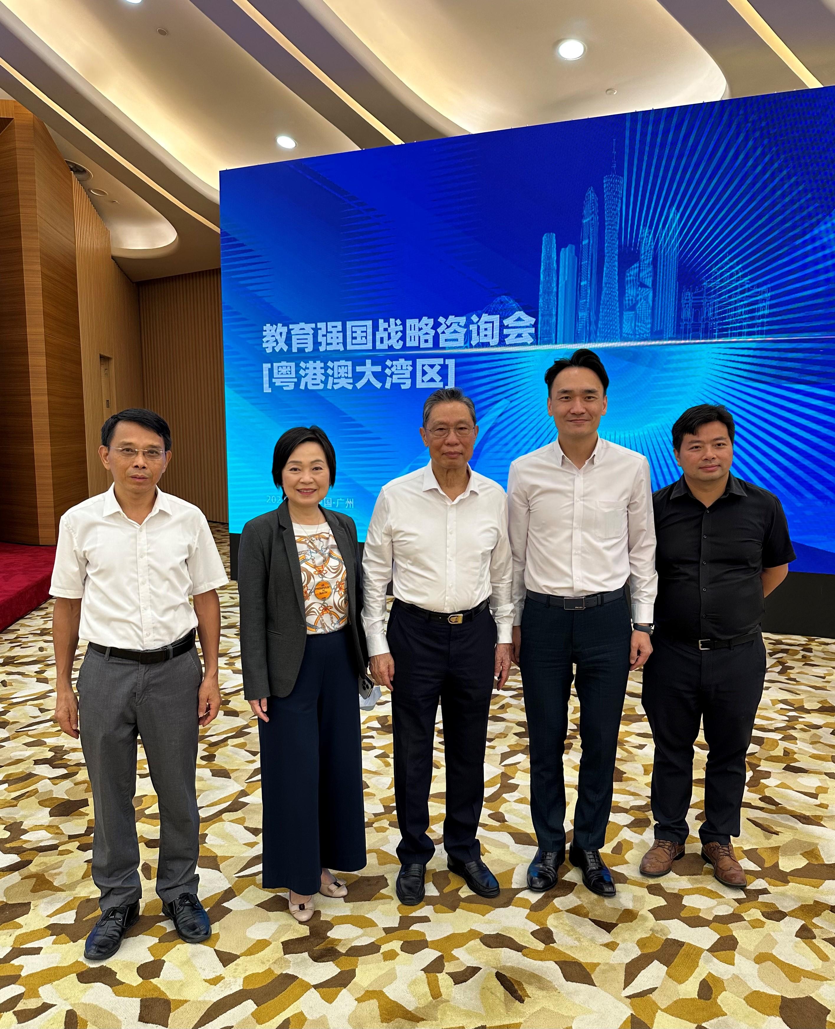 The Secretary for Education, Dr Choi Yuk-lin, attends the Strategy Consultation Conference on Building a Leading Country in Education (Guangdong-Hong Kong-Macao Greater Bay Area) co-organised by the Ministry of Education and the Guangdong Provincial Government in Guangzhou today (July 22). Photo shows (from left) the First-level Inspector of the Department of Education of Guangdong Province, Mr Zhu Chaohua; Dr Choi; Academician of the Chinese Academy of Engineering, Professor Zhong Nanshan; the Director of the Education and Youth Affairs Bureau of Macao, Mr Kong Chi-meng; and the Deputy Director of the Office of Hong Kong, Macao, and Taiwan Affairs of the Ministry of Education, Mr Shu Gangbo, before the conference.