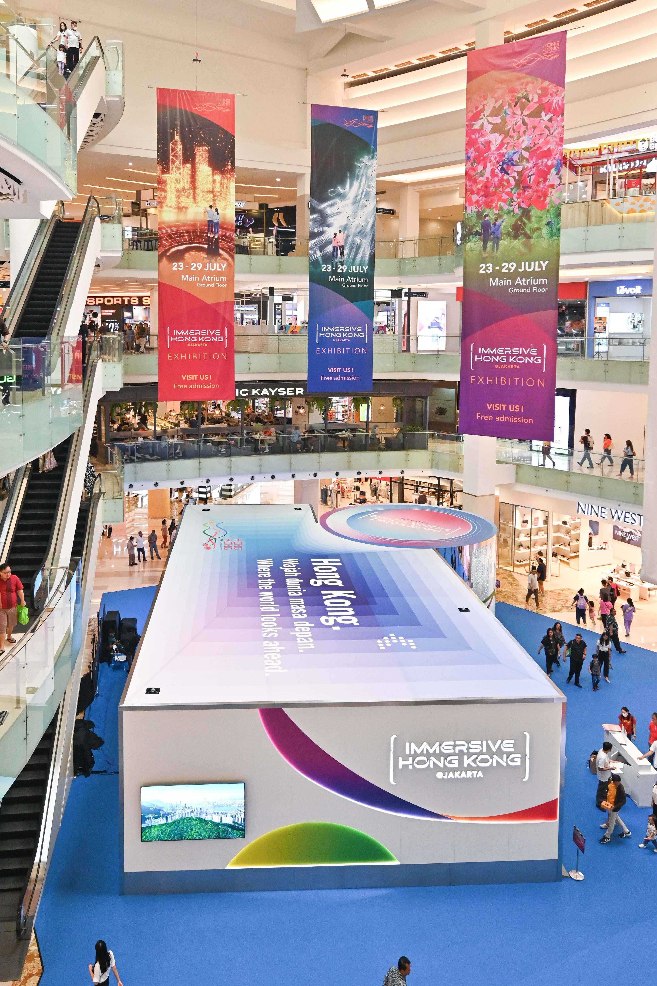 The "Immersive Hong Kong" roving exhibition, which showcases Hong Kong's unique strengths, advantages and opportunities with art technology, was launched in Jakarta, Indonesia, today (July 23) as part of a promotional campaign in Association of Southeast Asian Nations. The exhibition will run at Gandaria City Mall, a major shopping centre in Jakarta, until July 29.