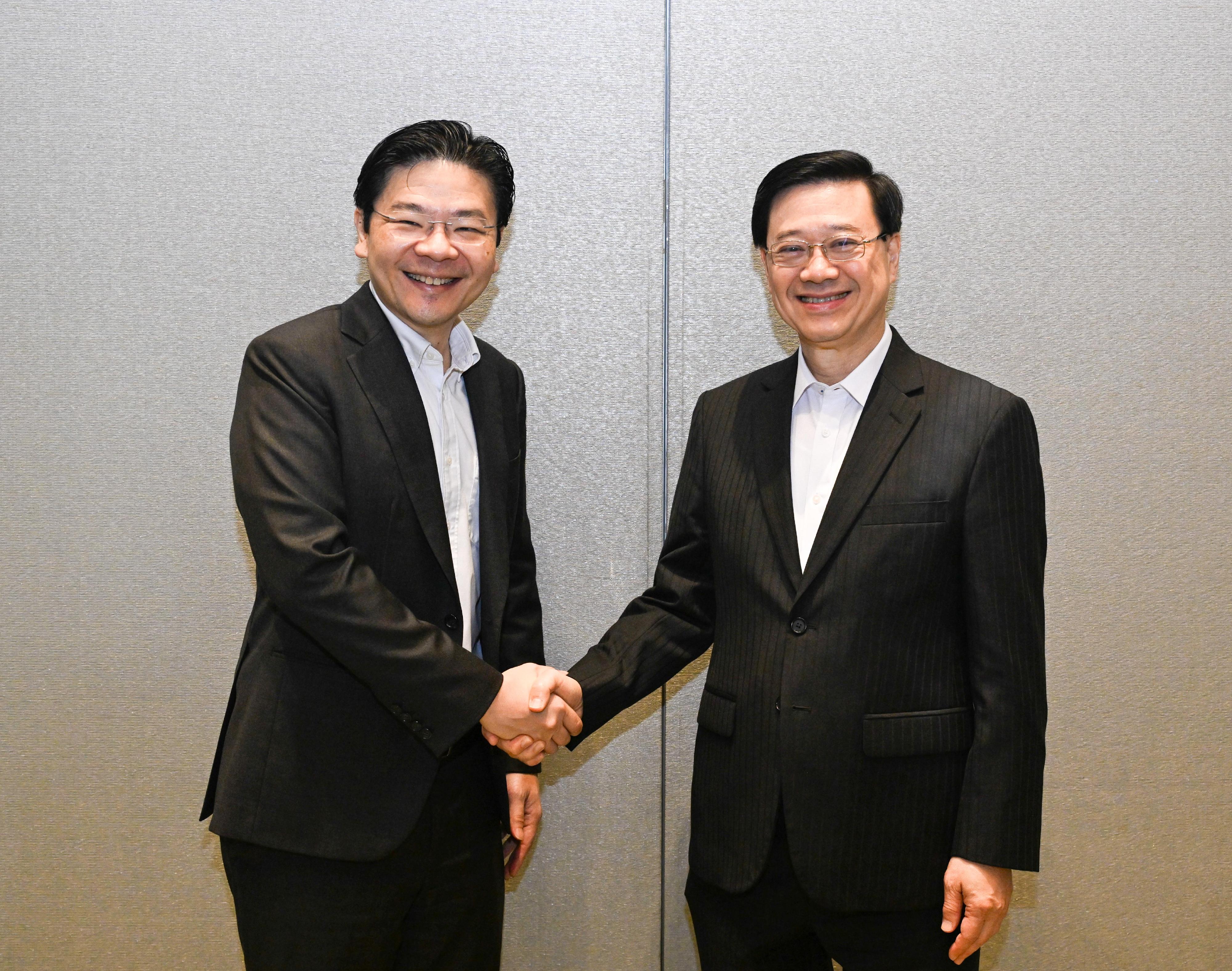 The Chief Executive, Mr John Lee, attended a breakfast meeting with the Deputy Prime Minister and Minister for Finance of Singapore, Mr Lawrence Wong, in Singapore today (July 24). Photo shows Mr Lee (right) and Mr Wong (left).