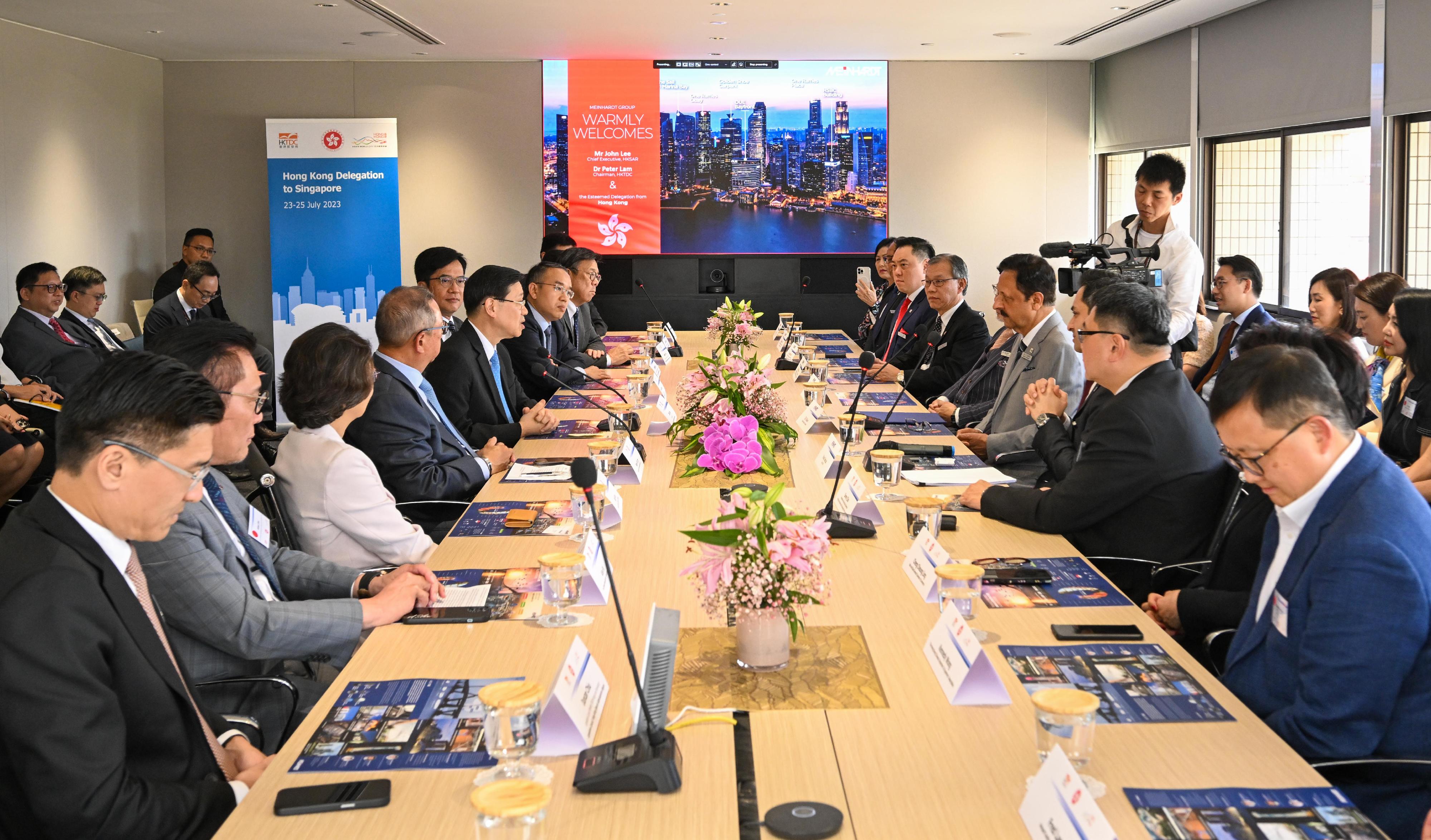 The Chief Executive, Mr John Lee, and a Hong Kong Special Administrative Region delegation visited Meinhardt Group in Singapore today (July 24). Photo shows Mr Lee (fifth left) and members of the delegation meeting with the Executive Chairman of Meinhardt Group, Dr Shahzad Nasim (fifth right), and representatives of the company.