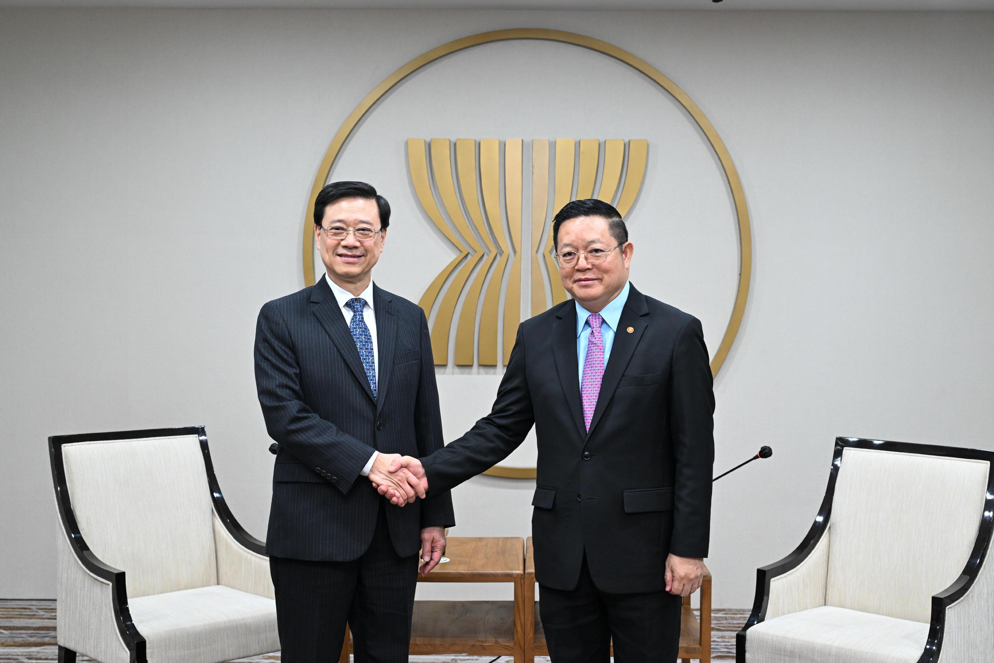 The Chief Executive, Mr John Lee (left), meets with the Secretary-General of the Association of Southeast Asian Nations, Dr Kao Kim Hourn (right), in Jakarta, Indonesia, today (July 25).