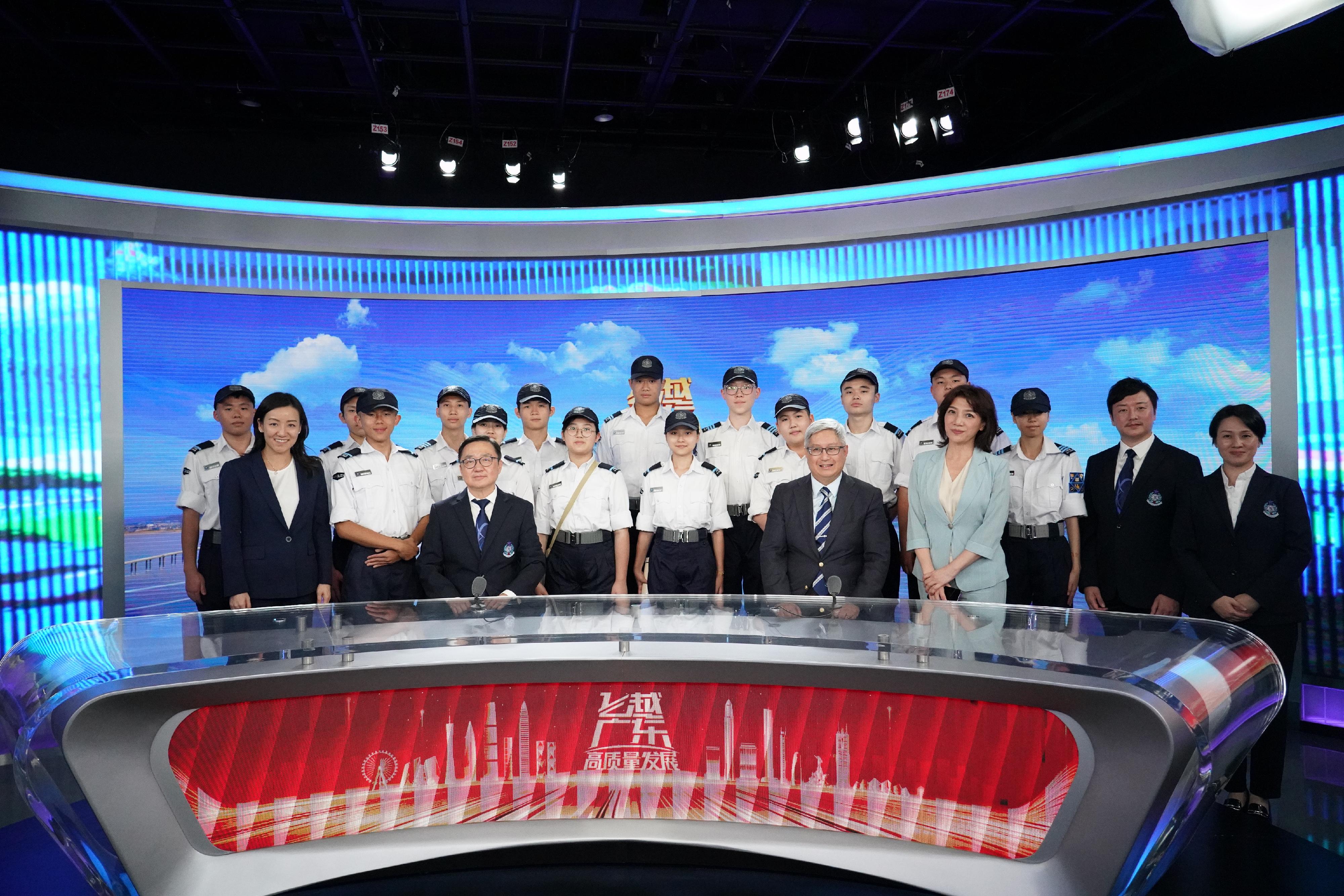 The Immigration Department Youth Leaders Corps (IDYL) organised a summer exchange tour to the Greater Bay Area from July 24 to 26, 2023. Photo shows the Director of Immigration, Mr Au Ka-wang, (front row, second right) and the Commissioner of the IDYL, Dr Cheng Kam-chung(front row, first left) leading members of the IDYL to visit the Broadcasting Control Room of Guangdong Television Center on July 24.