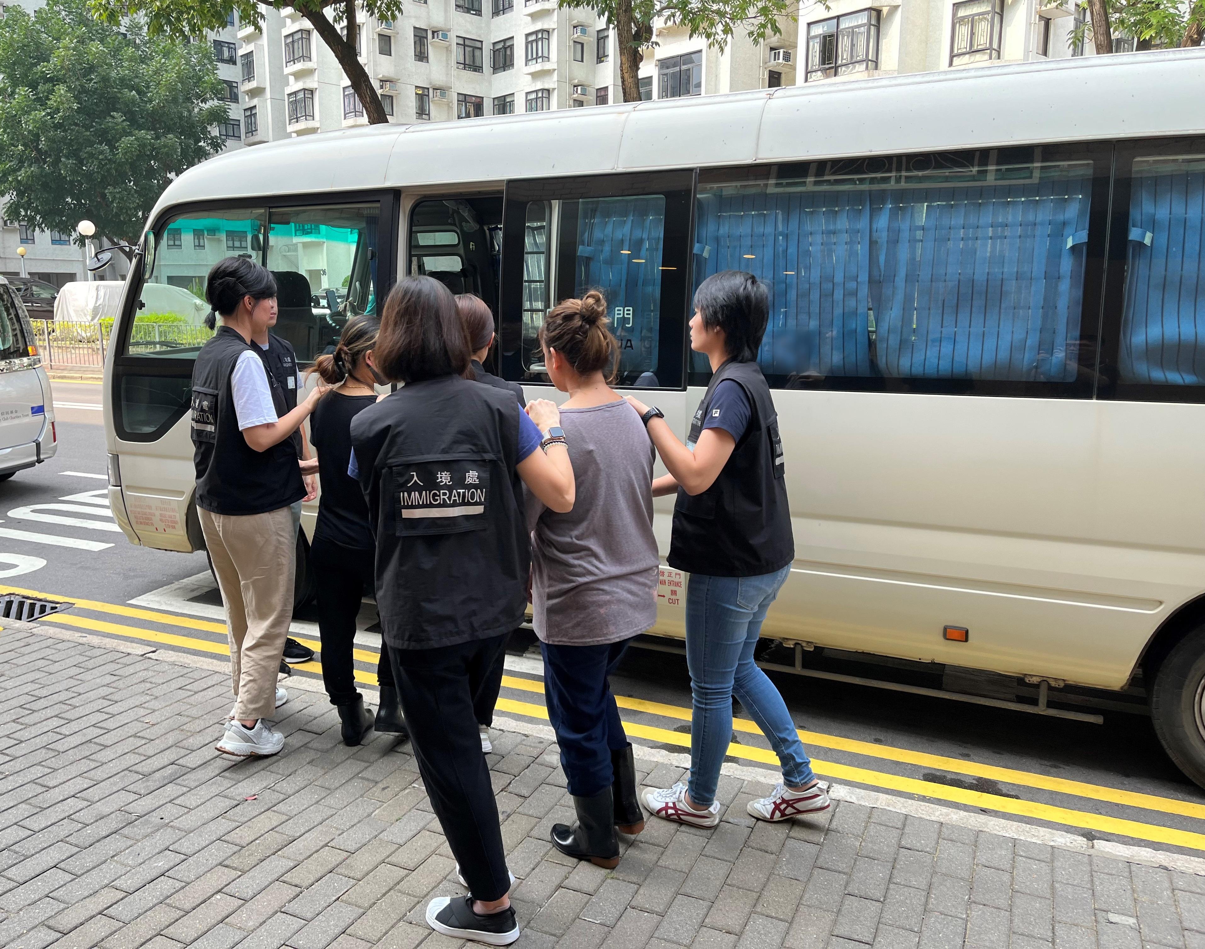 The Immigration Department mounted a series of territory-wide anti-illegal worker operations codenamed "Twilight", and joint operations with the Hong Kong Police Force codenamed "Champion" and "Windsand", for four consecutive days from July 24 to yesterday (July 27). Photo shows suspected illegal workers arrested during an operation.