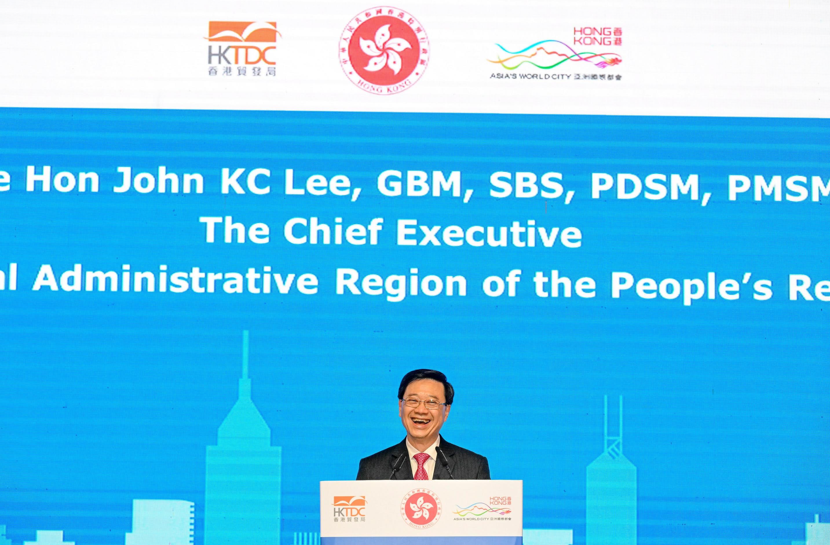 The Chief Executive, Mr John Lee, attended a business luncheon jointly organised by the Hong Kong Special Administrative Region Government and the Hong Kong Trade Development Council in Kuala Lumpur, Malaysia, today (July 28). Photo shows Mr Lee delivering a speech at the luncheon.