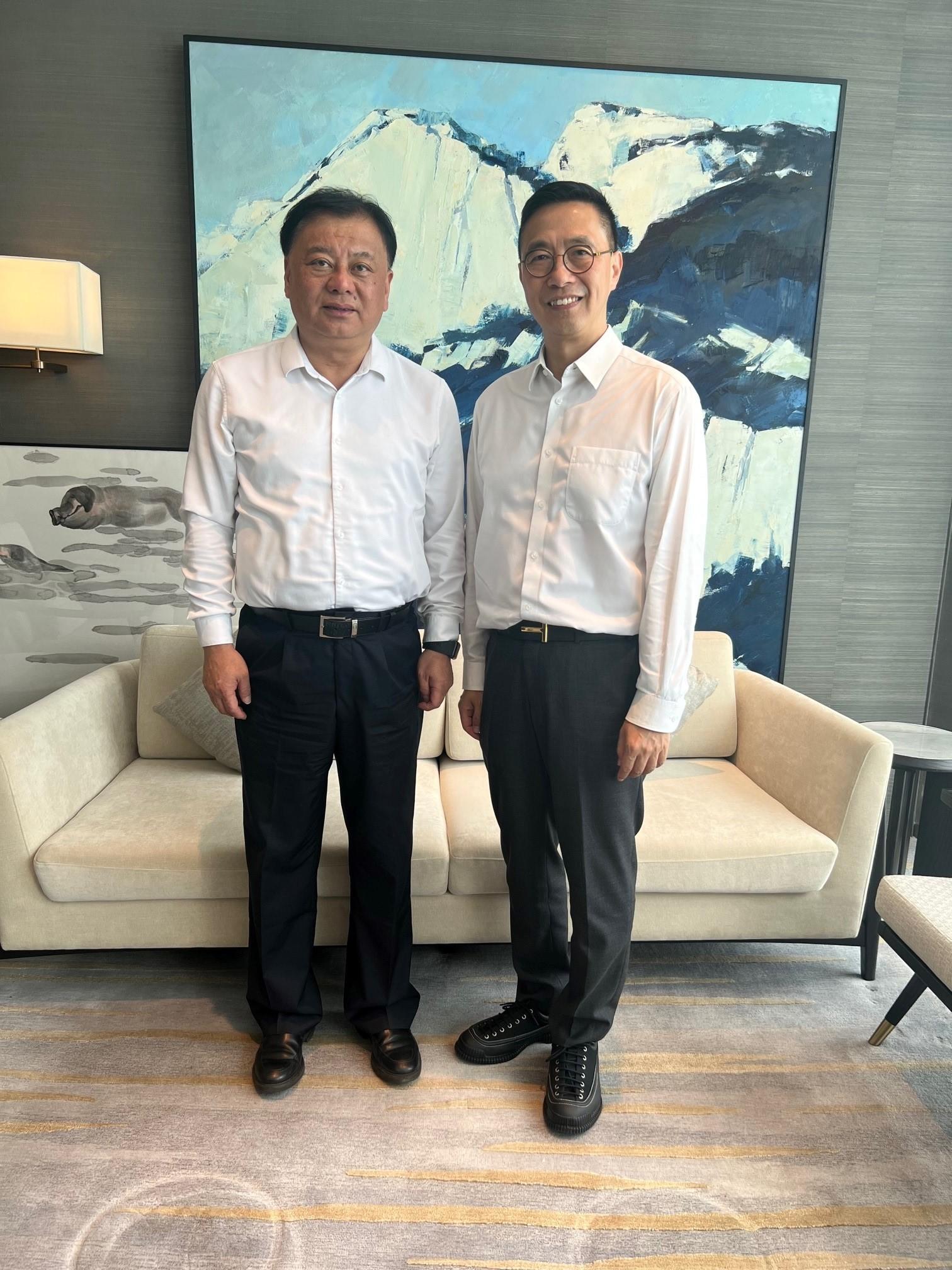 The Secretary for Culture, Sports and Tourism, Mr Kevin Yeung (right), today (July 31) met with Deputy Director of the Zhejiang Provincial Department of Culture and Tourism Mr Xu Peng (left), in Hangzhou. They discussed ways to deepen cultural and tourism collaboration between Zhejiang and Hong Kong.