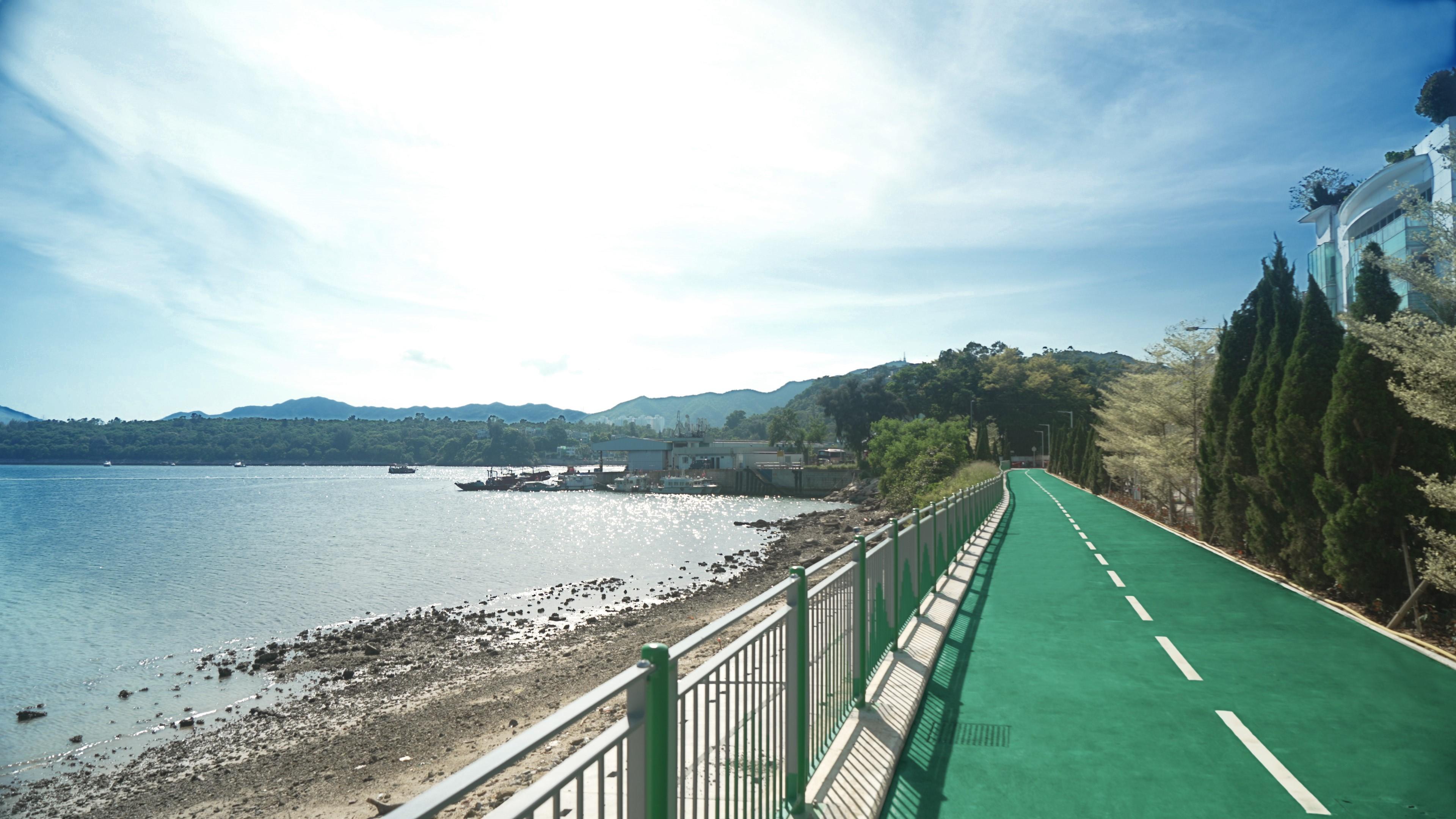 The Civil Engineering and Development Department today (July 31) announced that the Sam Mun Tsai waterfront cycle track in Tai Po has been opened. 