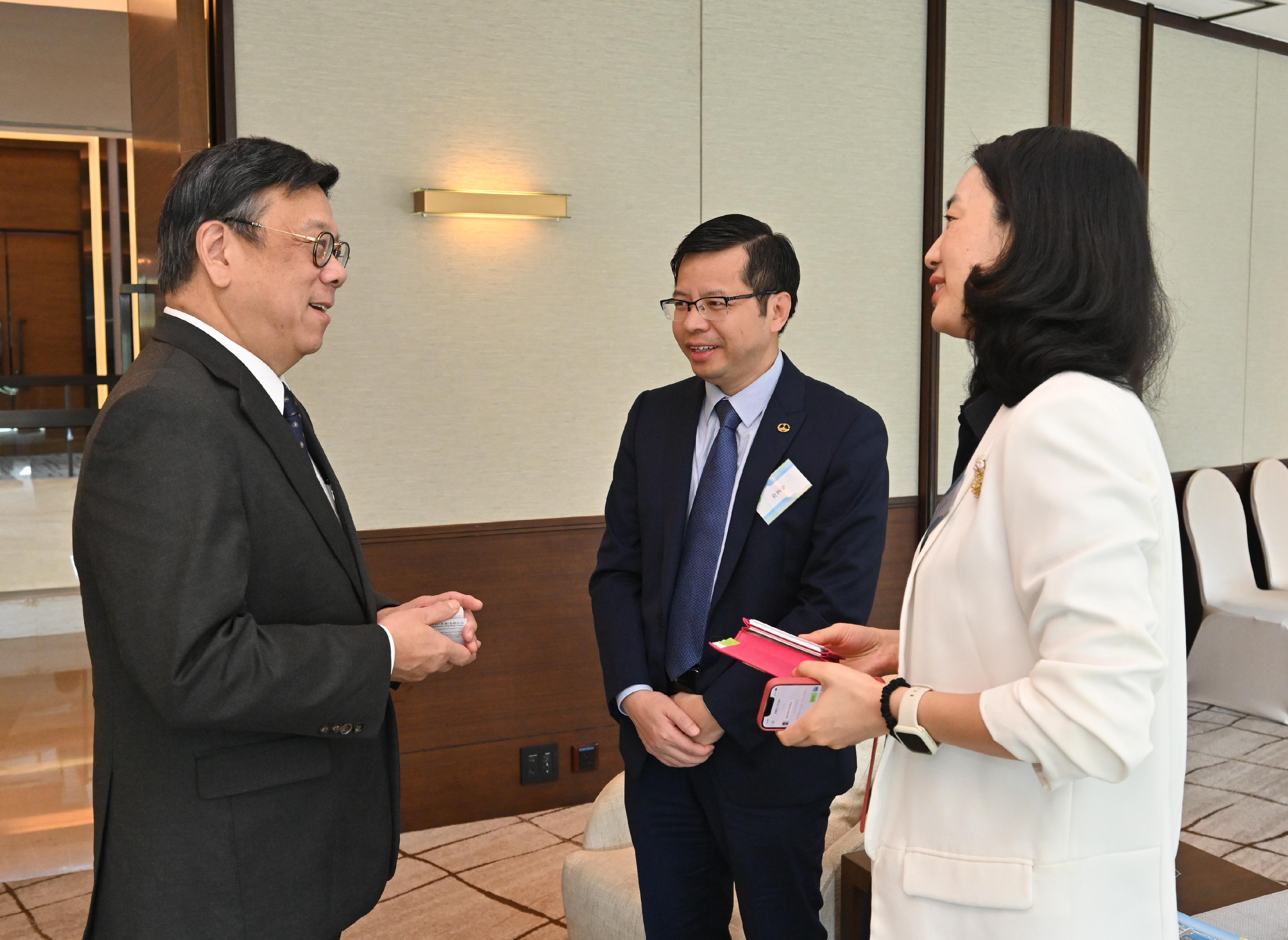 The Commerce and Economic Development Bureau in conjunction with the Hong Kong Chinese Enterprises Association organised the Mainland Enterprises Partnership Exchange and Interface Session today (July 31). Photo shows the Secretary for Commerce and Economic Development, Mr Algernon Yau (left), exchanging views with representatives of participating organisations and enterprises.