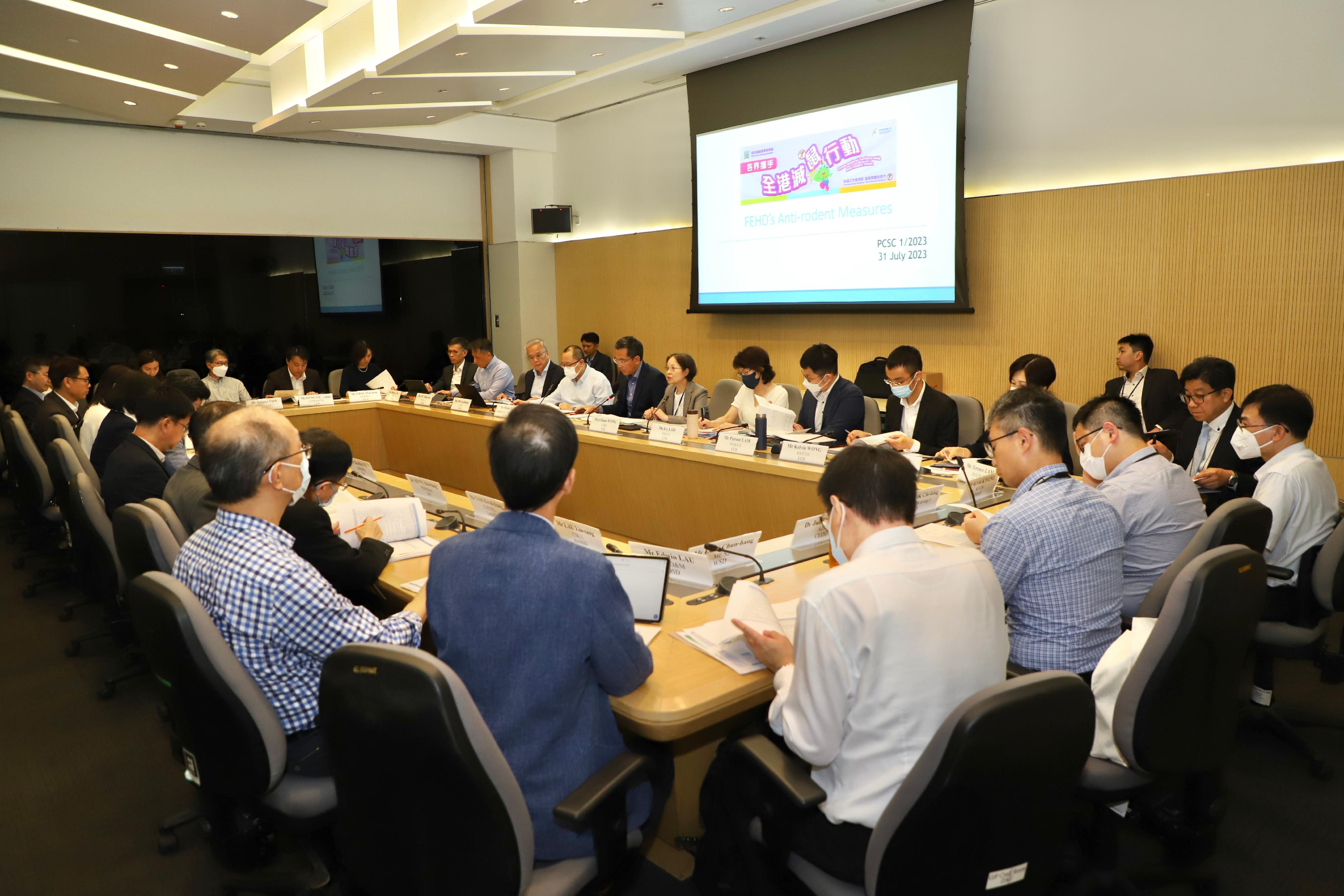 The interdepartmental Pest Control Steering Committee meeting is held today (July 31). The meeting was chaired by the Under Secretary for Environment and Ecology, Miss Diane Wong. Participants of the meeting came from three policy bureaux and 20 government departments and organisations.
