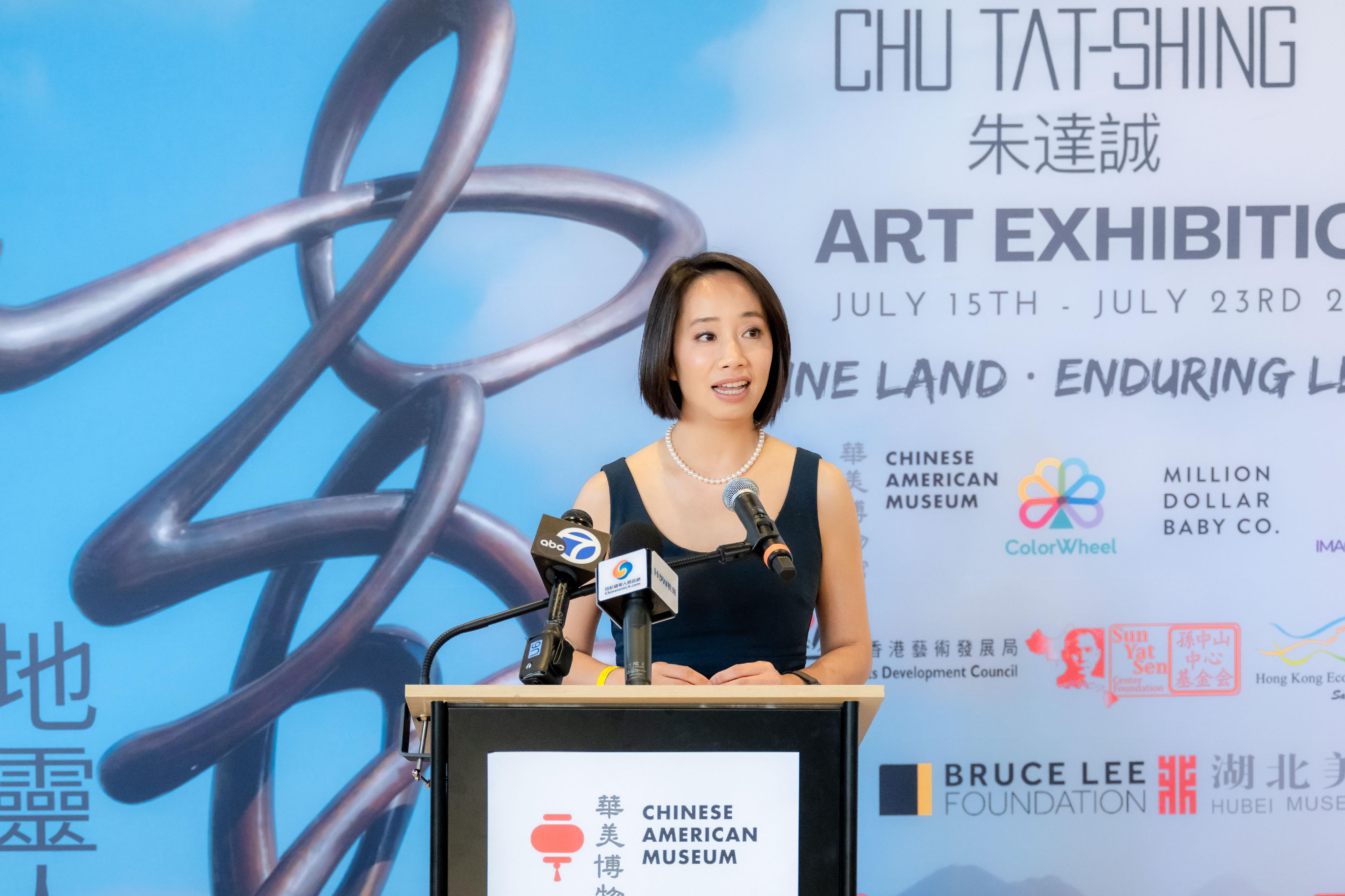 The Hong Kong Economic and Trade Office in San Francisco (HKETO San Francisco) supported the “Chu Tat Shing Art Exhibition - Divine Land. Enduring Legends”, featuring the American debut of works by the internationally renowned sculptor from Hong Kong, which was held in Los Angeles from July 14 to 23 (Los Angeles time). Photo shows the Director of HKETO San Francisco, Ms Jacko Tsang, delivering remarks at the opening ceremony on July 14 (Los Angeles time).