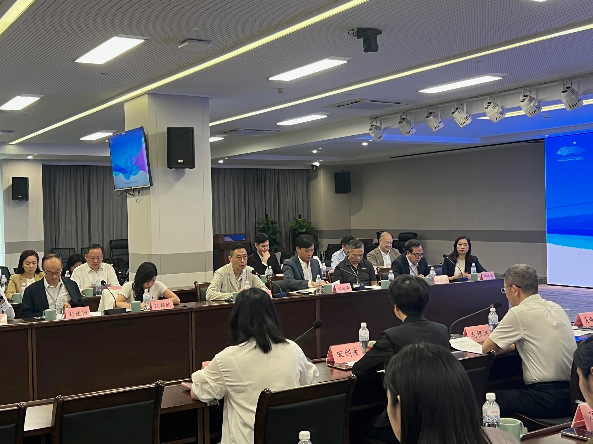 文化體育及旅遊局局長楊潤雄（左三）今日（八月一日）與杭州2022年第19屆亞洲運動會（亞運會）組委會進行工作交流，了解亞運會的籌備情況。