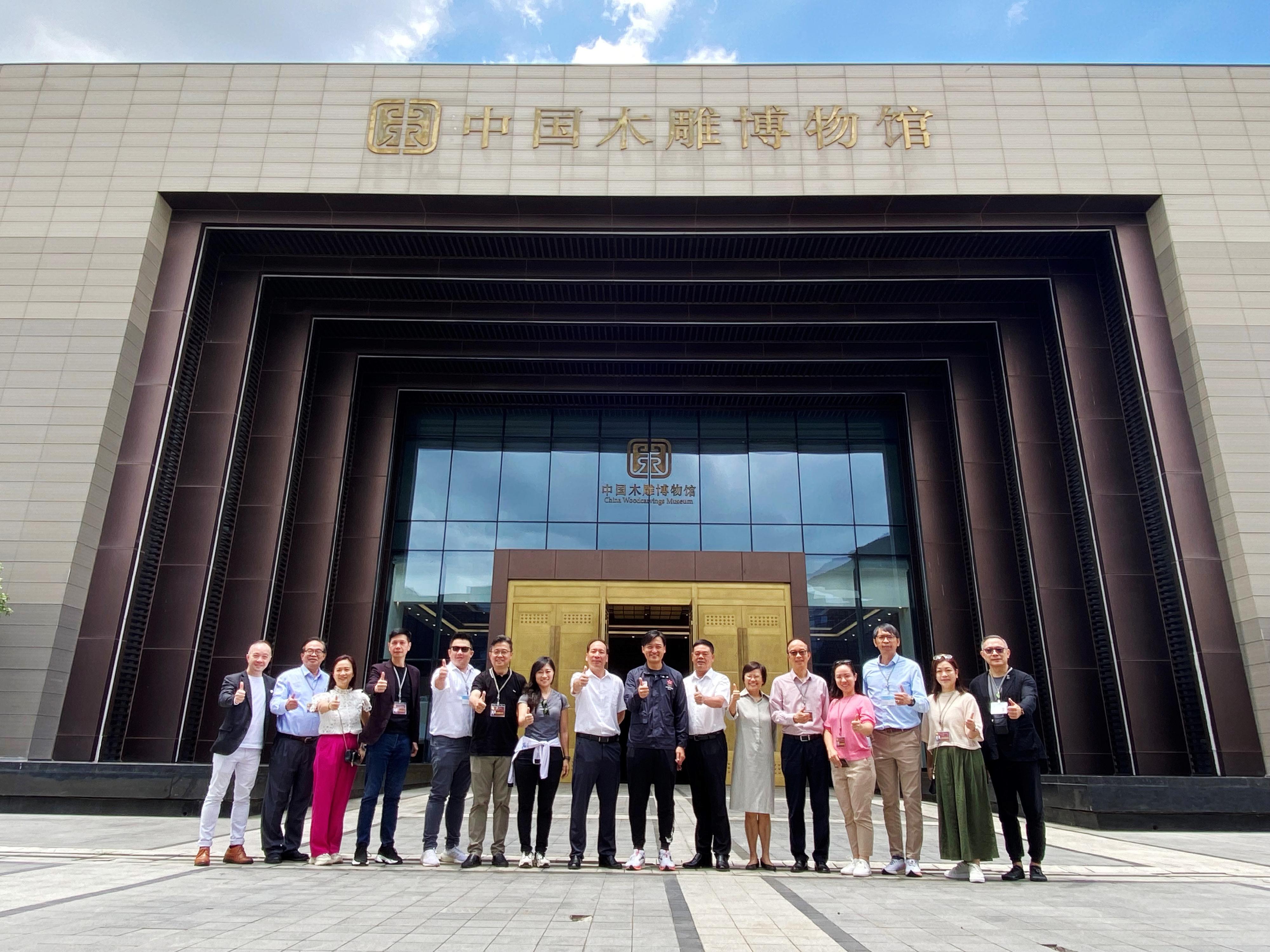 The delegation of the Legislative Council Panel on Home Affairs, Culture and Sports departed for Dongyang to continue the duty visit today (August 2). Photo shows the delegation at China Woodcarvings Museum.
