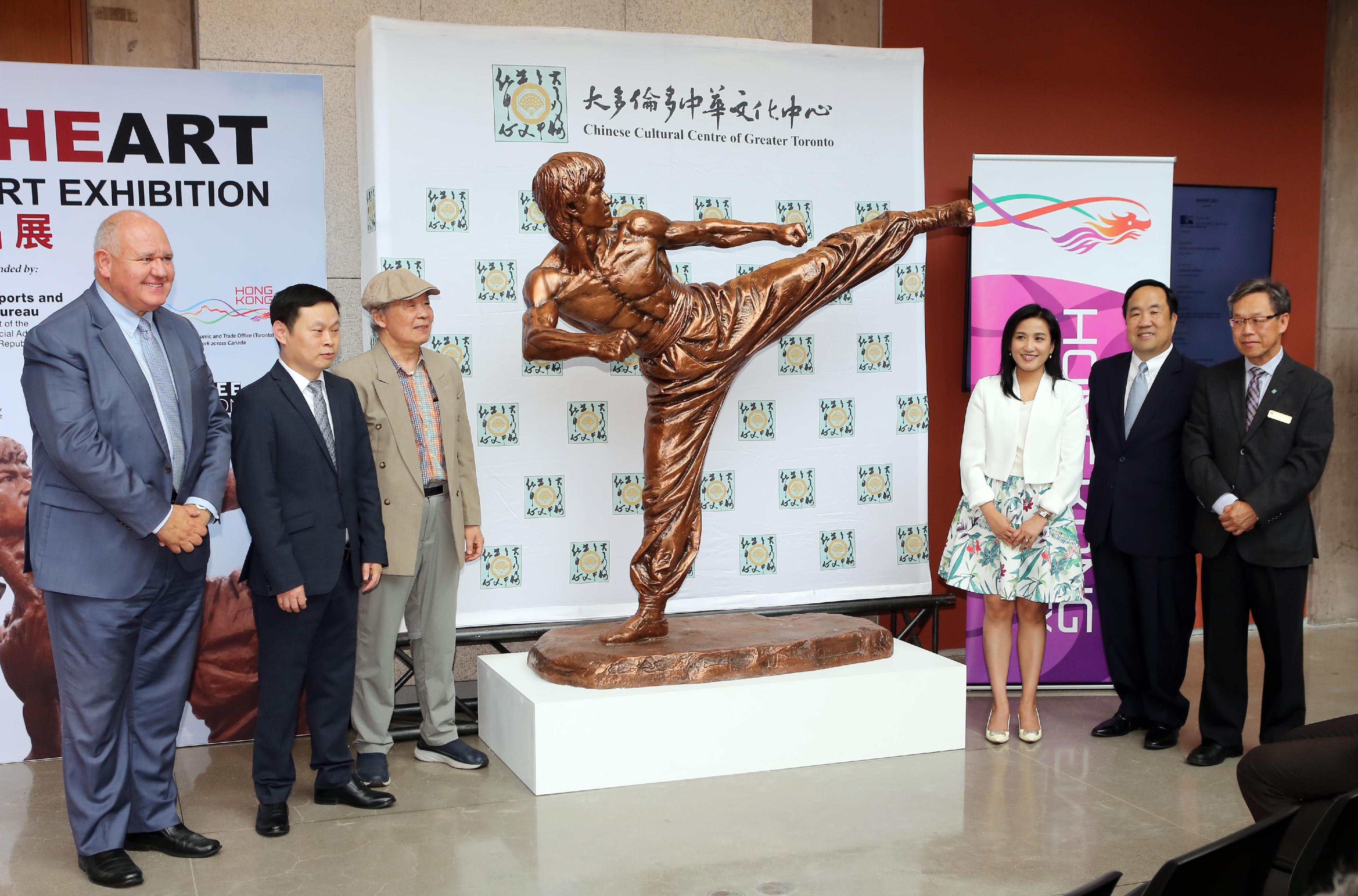 The Hong Kong Economic and Trade Office (Toronto) (Toronto ETO) presents the "Art at Heart - Chu Tat Shing Art Exhibition" as the debut of the 2023 Hong Kong Week on August 3 (Toronto time). Photo shows (from left) the Mayor of City of Markham, Mr Frank Scarpitti; the Acting Consul-General of the People’s Republic of China in Toronto, Mr Cheng Hongbo; the Director of the Toronto ETO, Ms Emily Mo; the Director for Americas of the Hong Kong Tourism Board, Mr Michael Lim; and the Chairman of Chinese Cultural Centre of Greater Toronto, Mr Alan Lam, officiating at the opening ceremony.