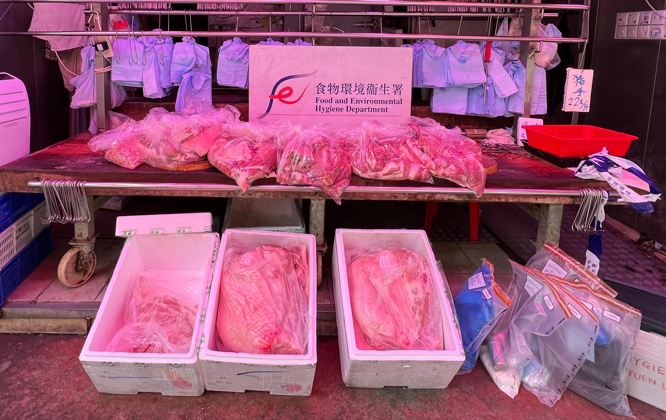The Food and Environmental Hygiene Department (FEHD) raided a licensed fresh provision shop in Yuen Long District suspected of selling chilled or frozen meat as fresh meat in an operation today (August 4). Photo shows some of the meat seized by FEHD officers during the operation.
